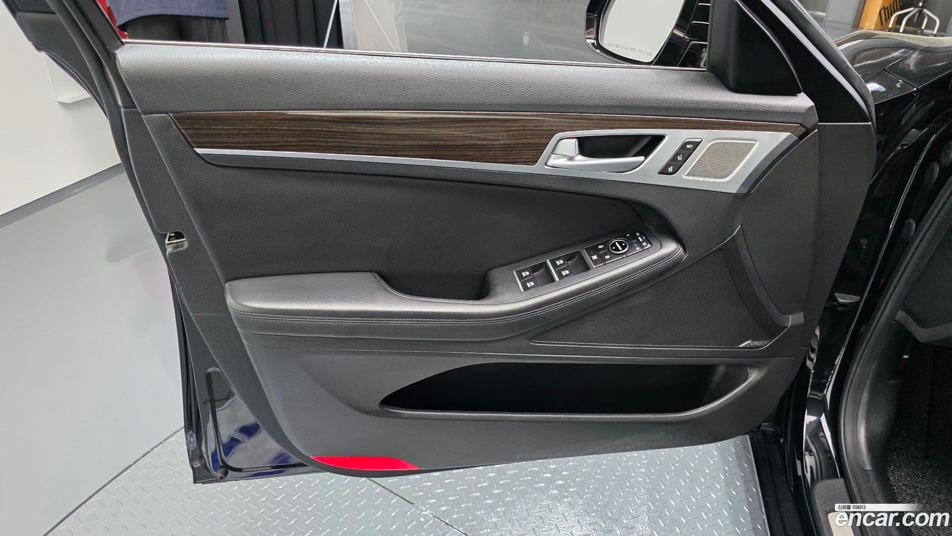 Main__Slider__Photo:G80 Genesis 2016.6-23