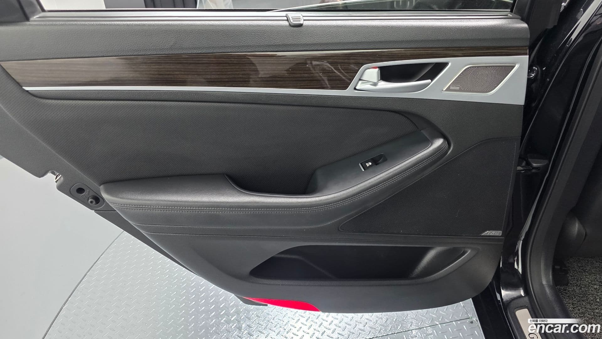 Main__Slider__Photo:G80 Genesis 2016.6-24
