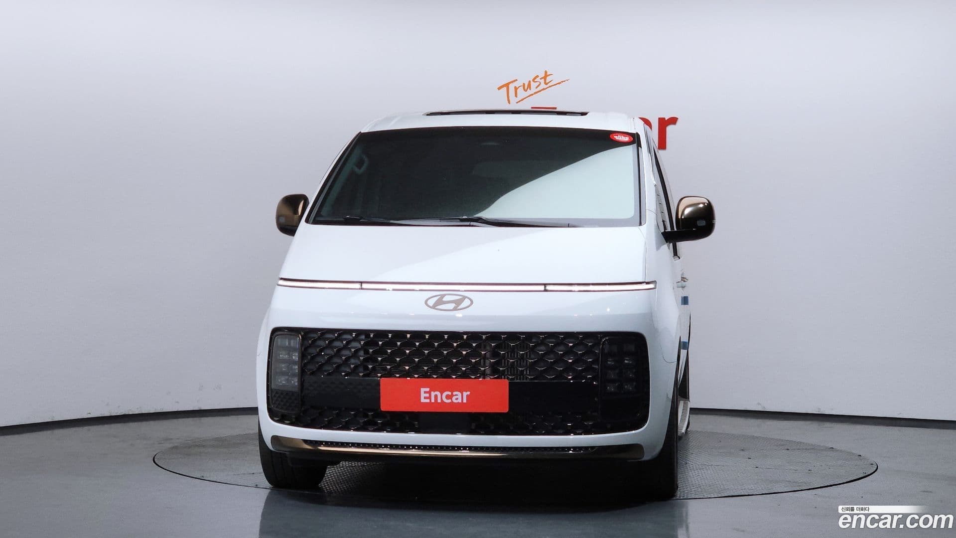 Main__Slider__Photo:Staria Hyundai 2025.3-2