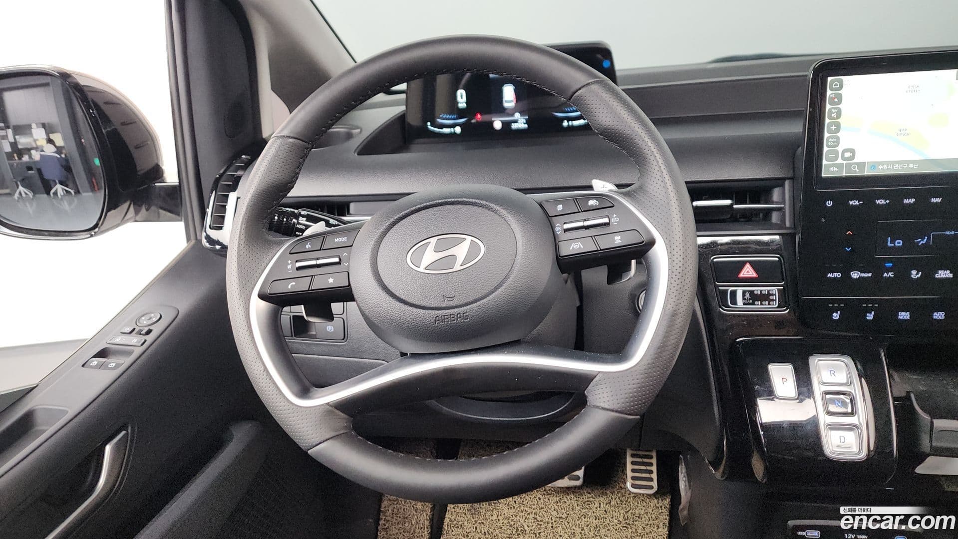Main__Slider__Photo:Staria Hyundai 2025.3-11