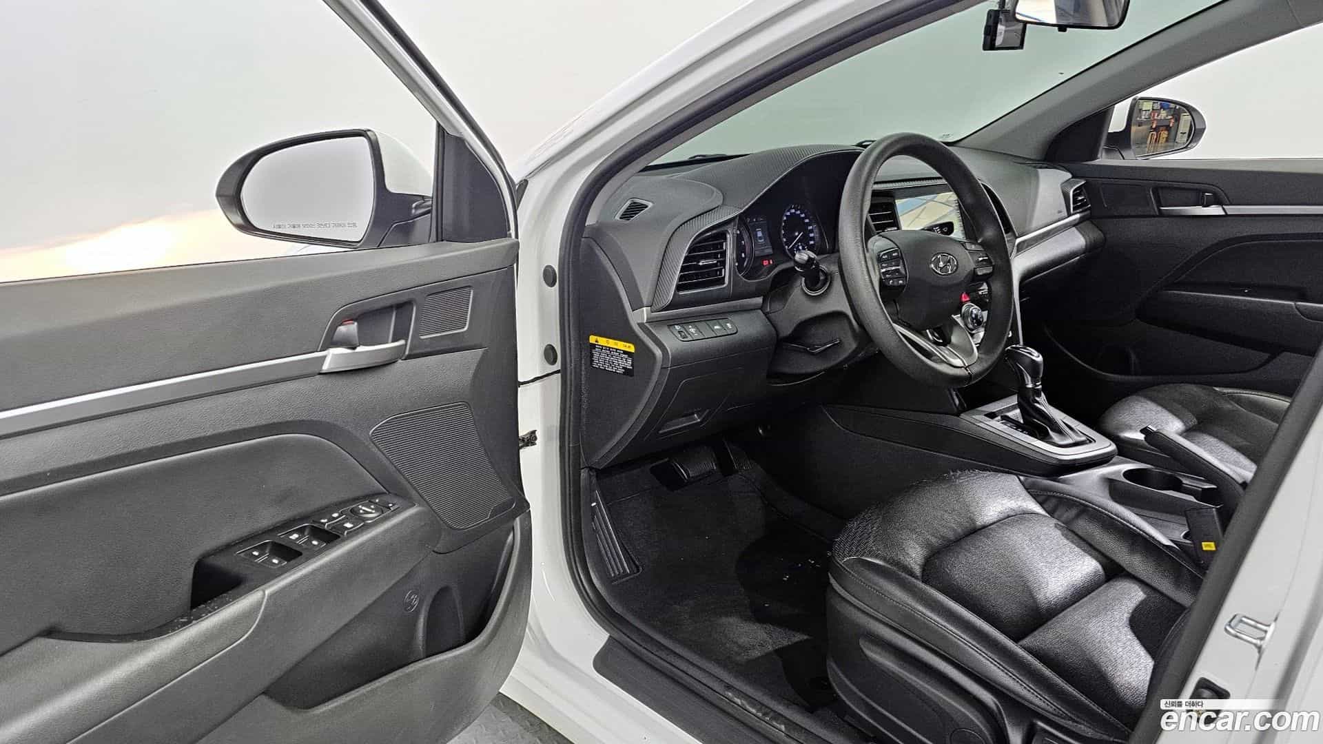 AVANTE Hyundai 2019.2-INNER-010