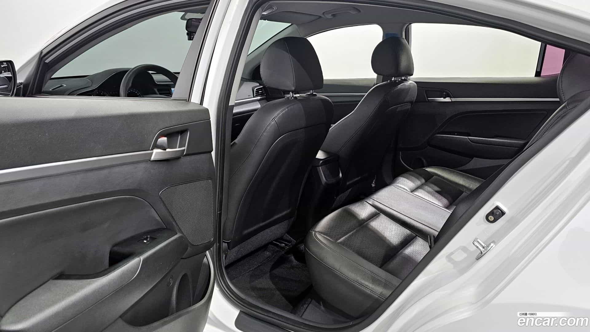 AVANTE Hyundai 2019.2-OPTION-015