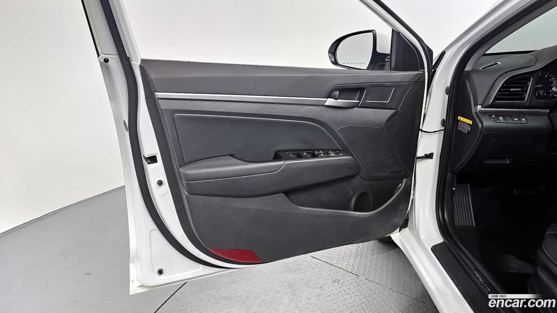 AVANTE Hyundai 2019.2-INNER-034