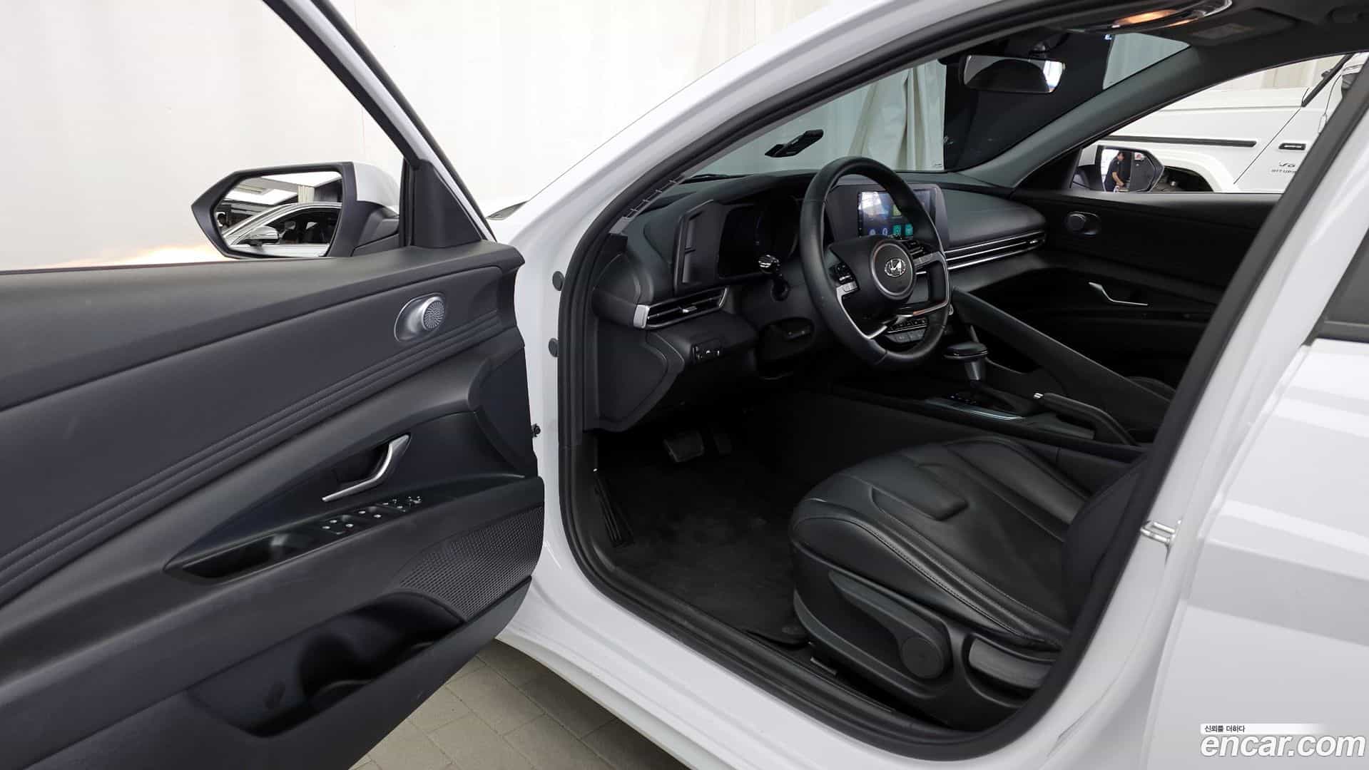 AVANTE Hyundai 2021.1-INNER-010