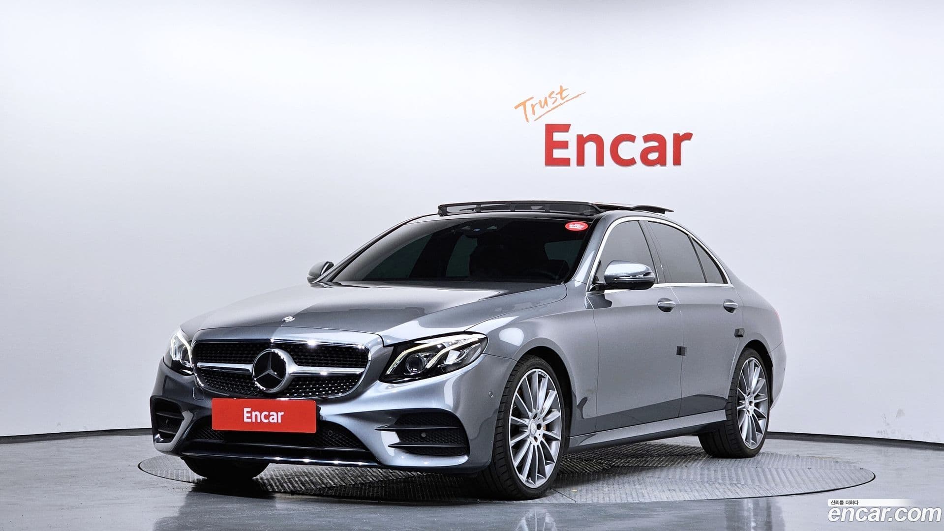 Main__Slider__Photo:E-Class Mercedes-Benz 2017.5-0