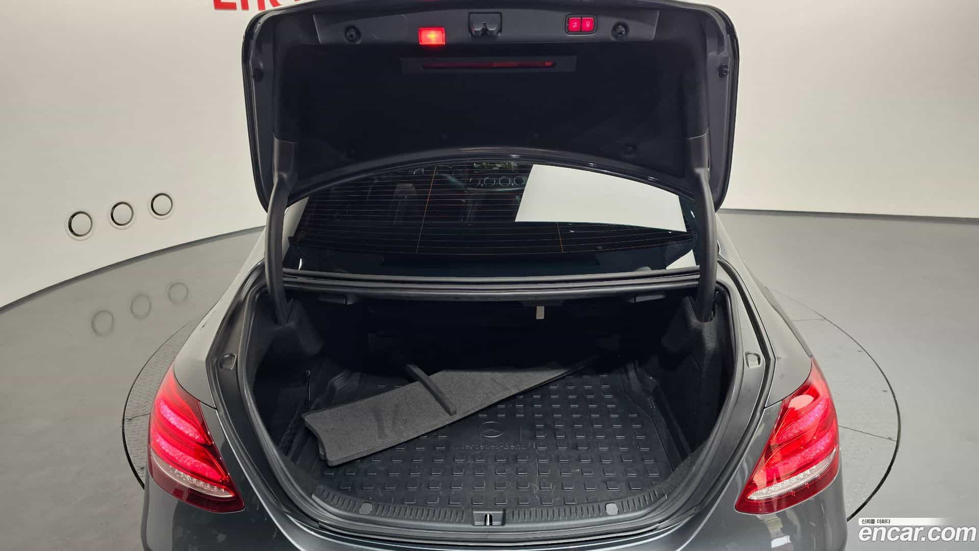 E-Class Mercedes-Benz 2017.5-OPTION-024