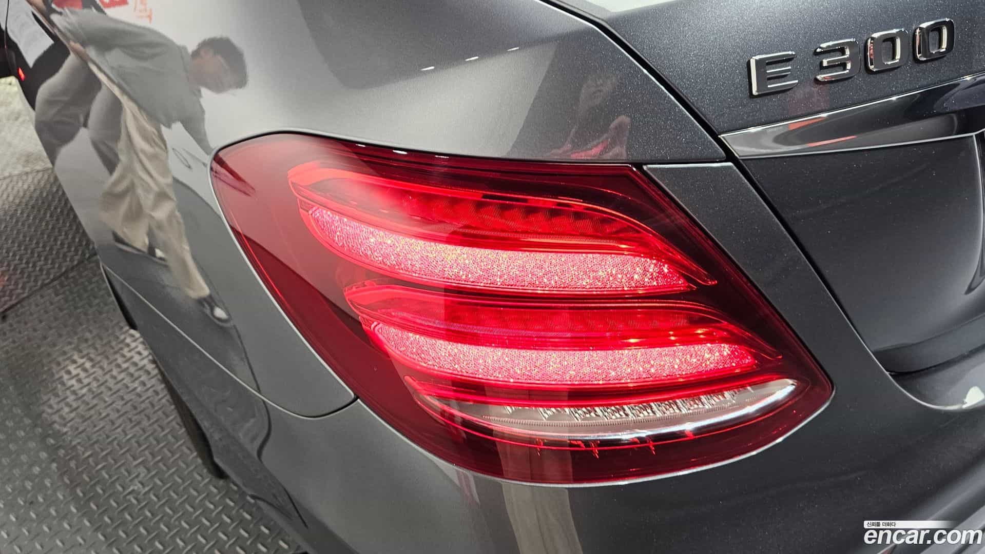 E-Class Mercedes-Benz 2017.5-OUTER-033