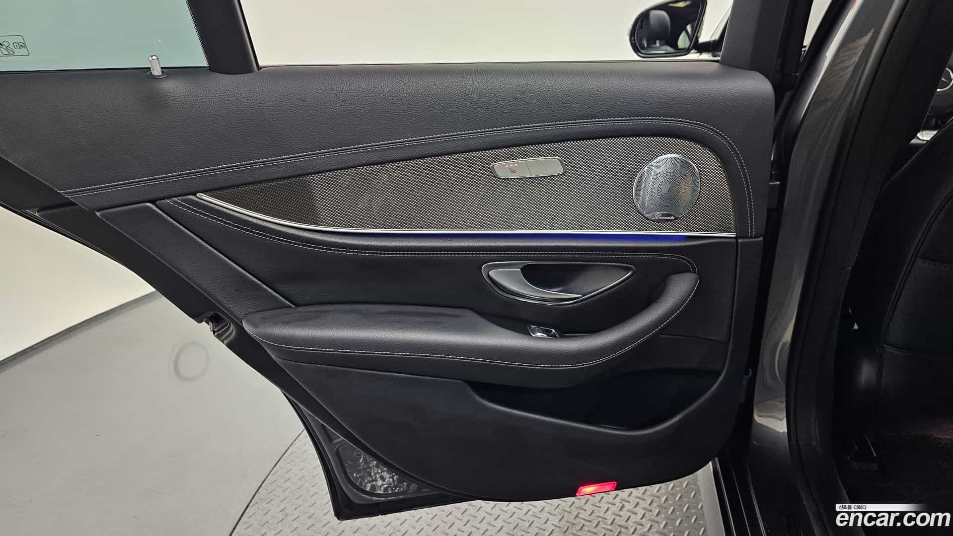 E-Class Mercedes-Benz 2017.5-INNER-035