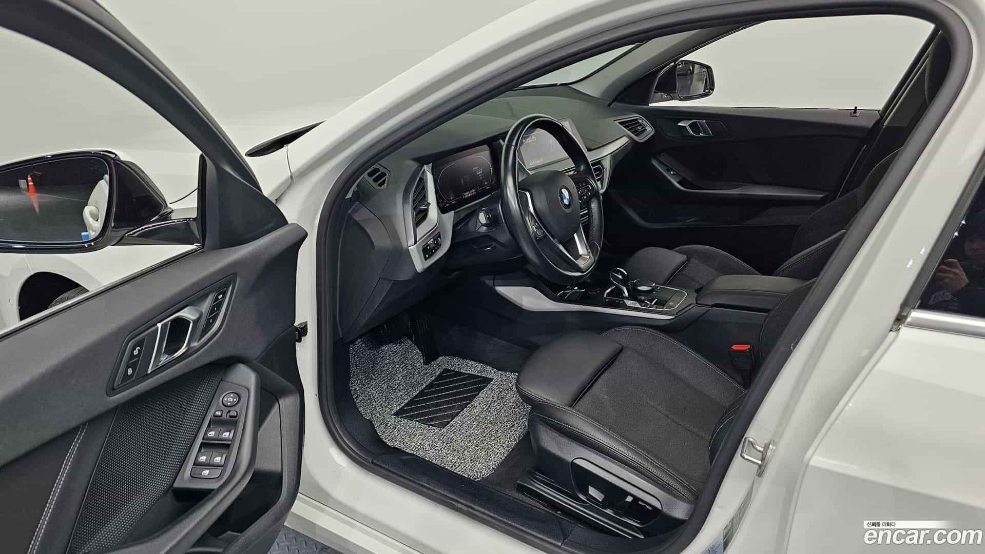 1-Series BMW 2021.3-INNER-010