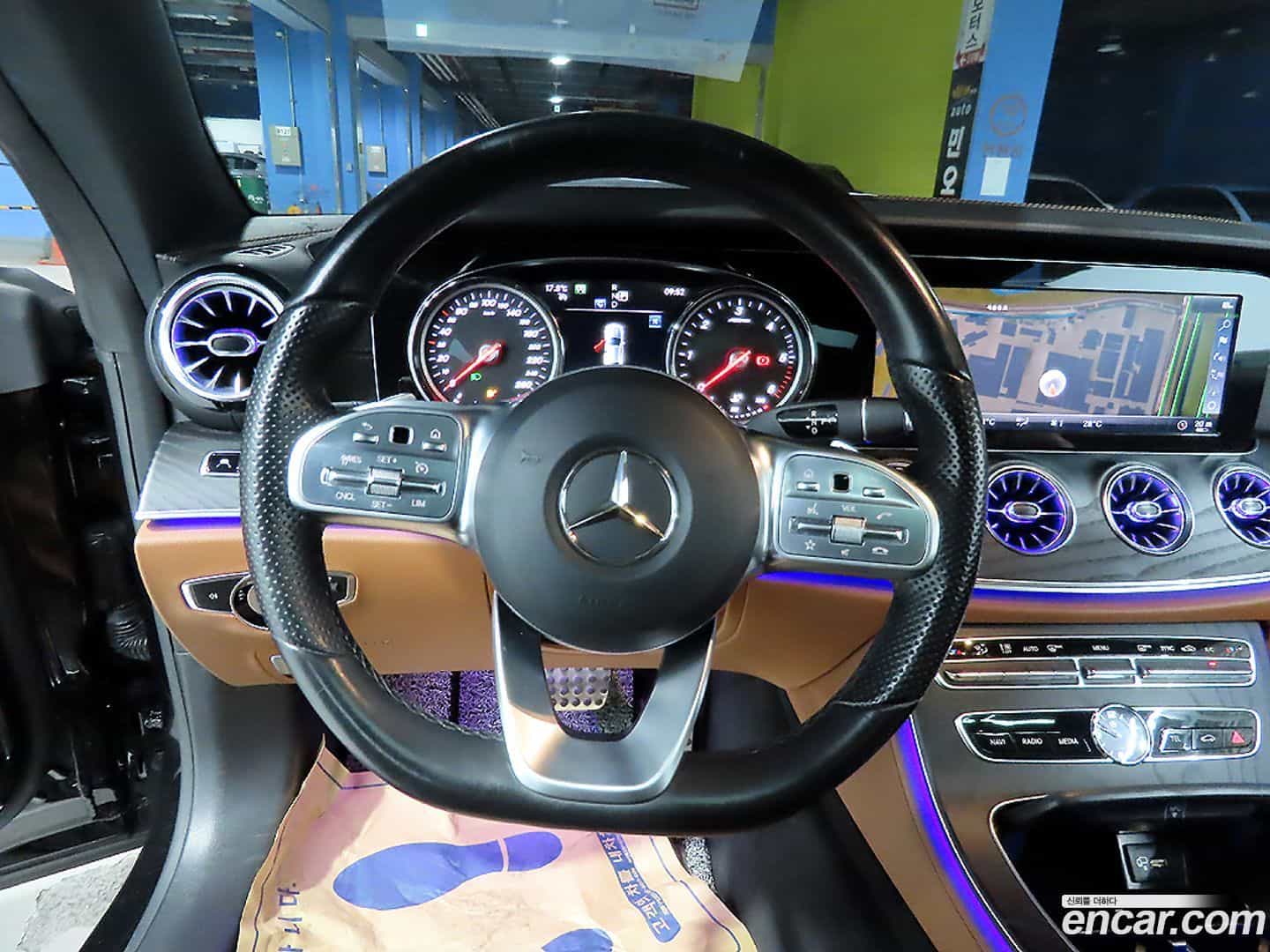 E-Class Mercedes-Benz 2018.10-OPTION-016