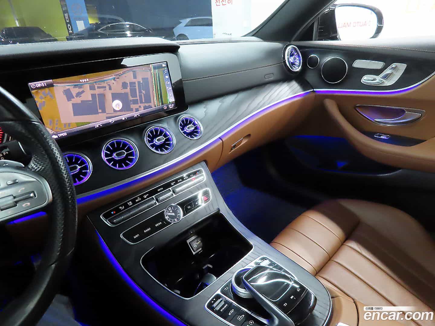 E-Class Mercedes-Benz 2018.10-OPTION-017