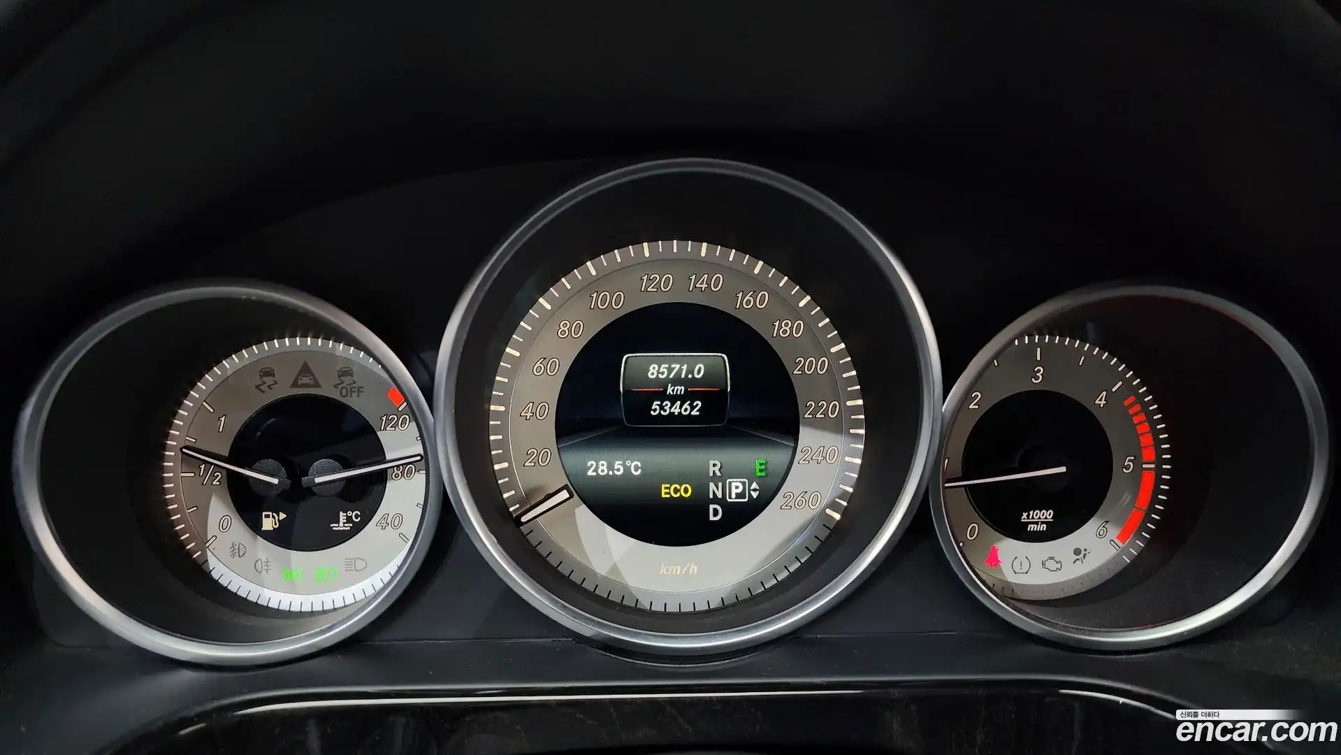 E-Class Mercedes-Benz 2014.3-INNER-008