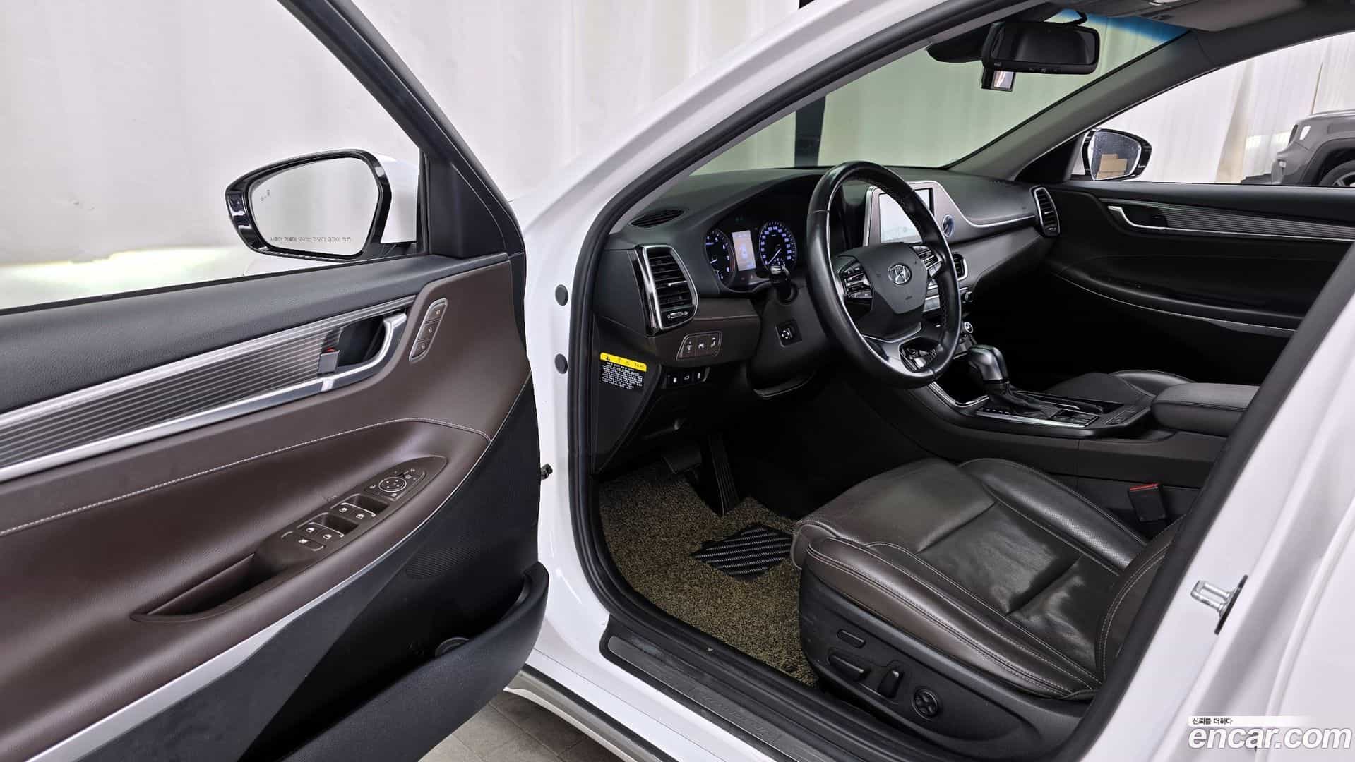 Grandeur Hyundai 2017.9-INNER-010
