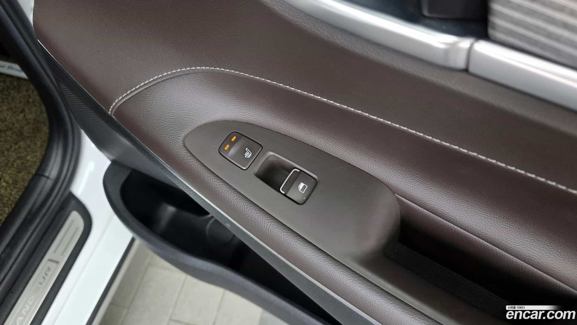 Grandeur Hyundai 2017.9-OPTION-023