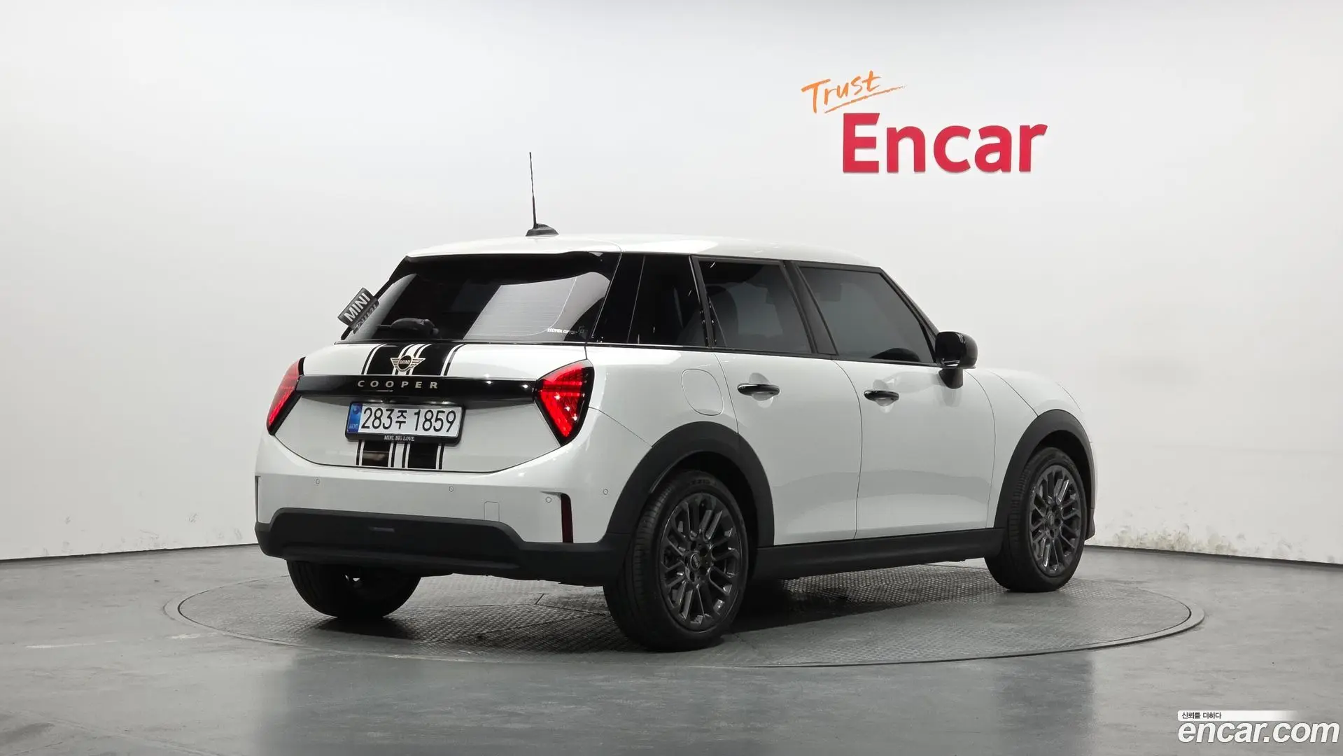 Main__Slider__Photo:Cooper Mini 2025.8-1
