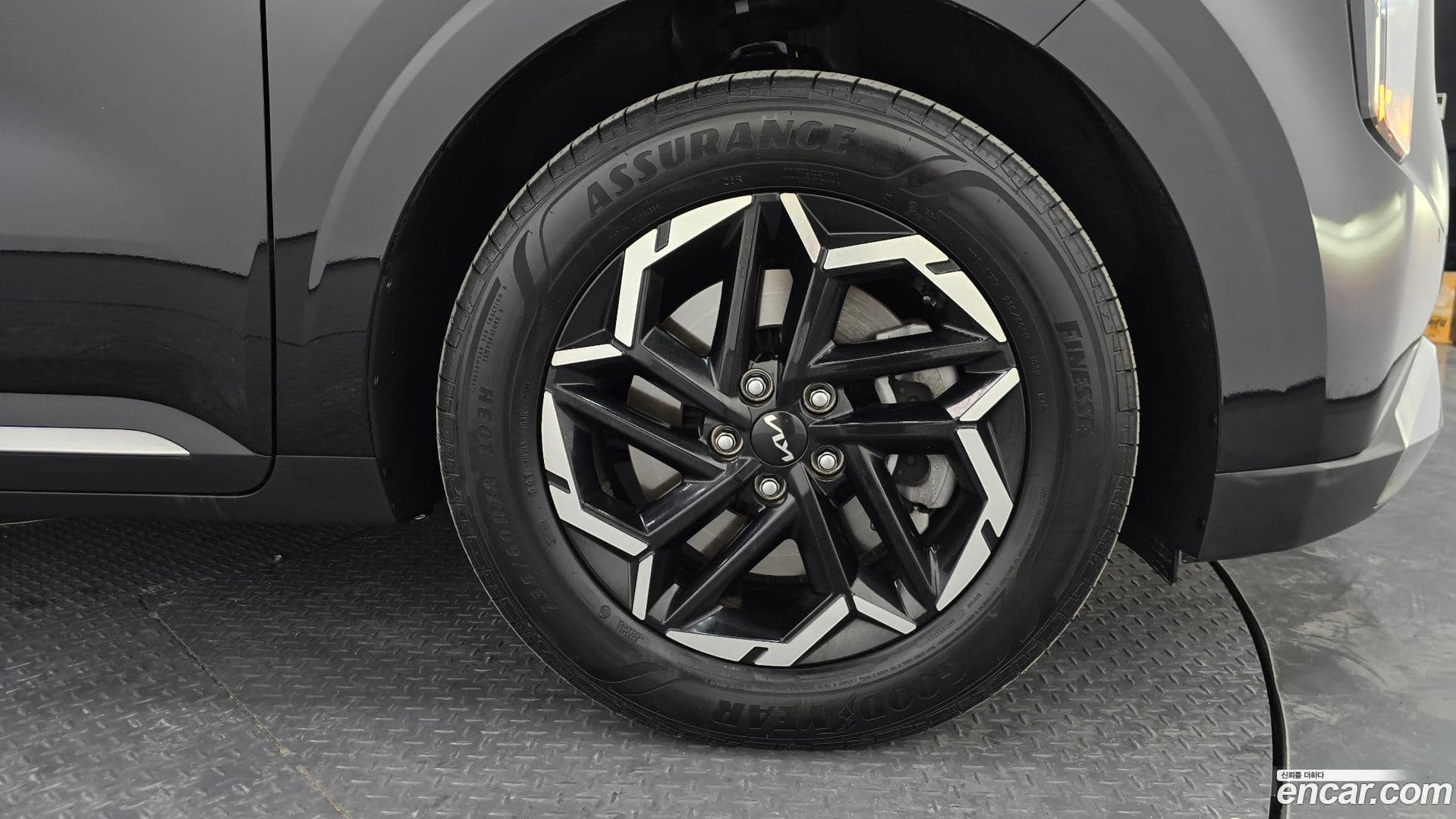 Main__Slider__Photo:Canival Kia 2025.5-4