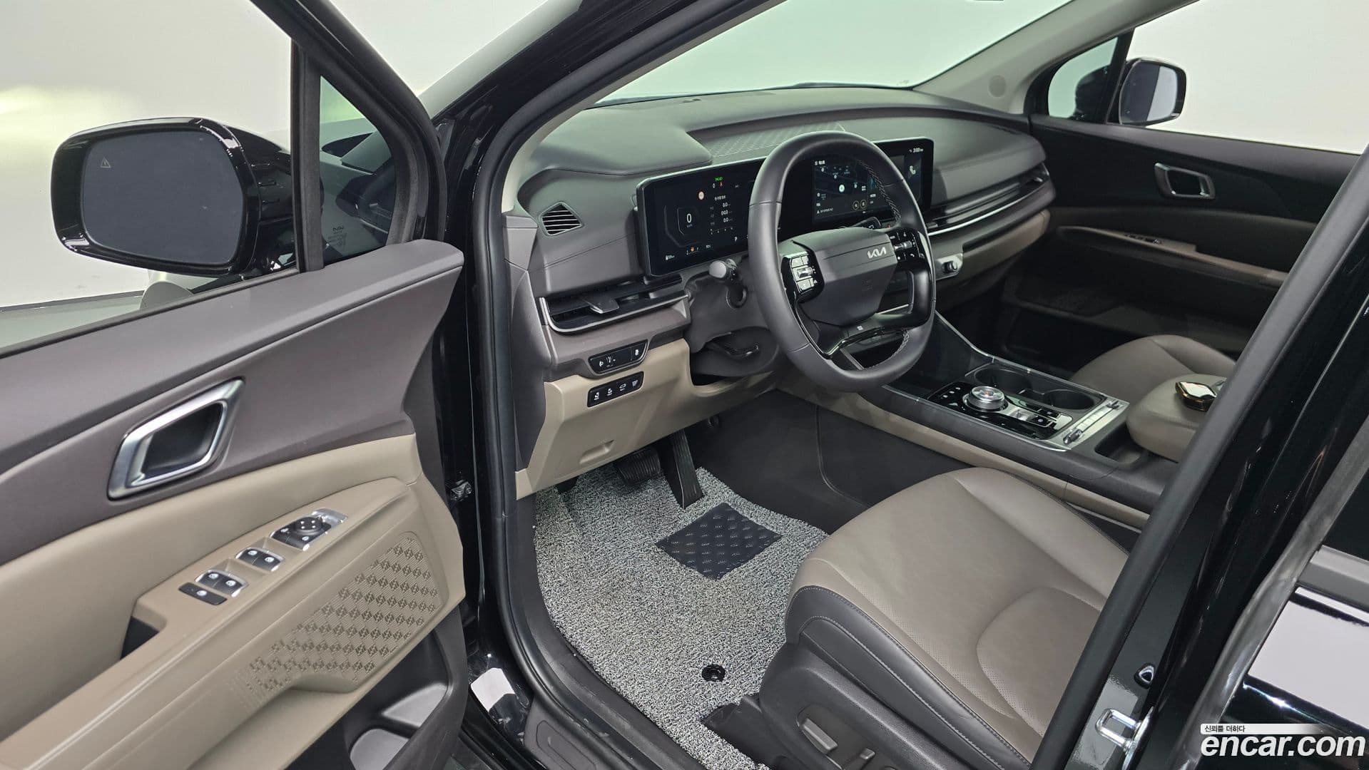 Main__Slider__Photo:Canival Kia 2025.5-9
