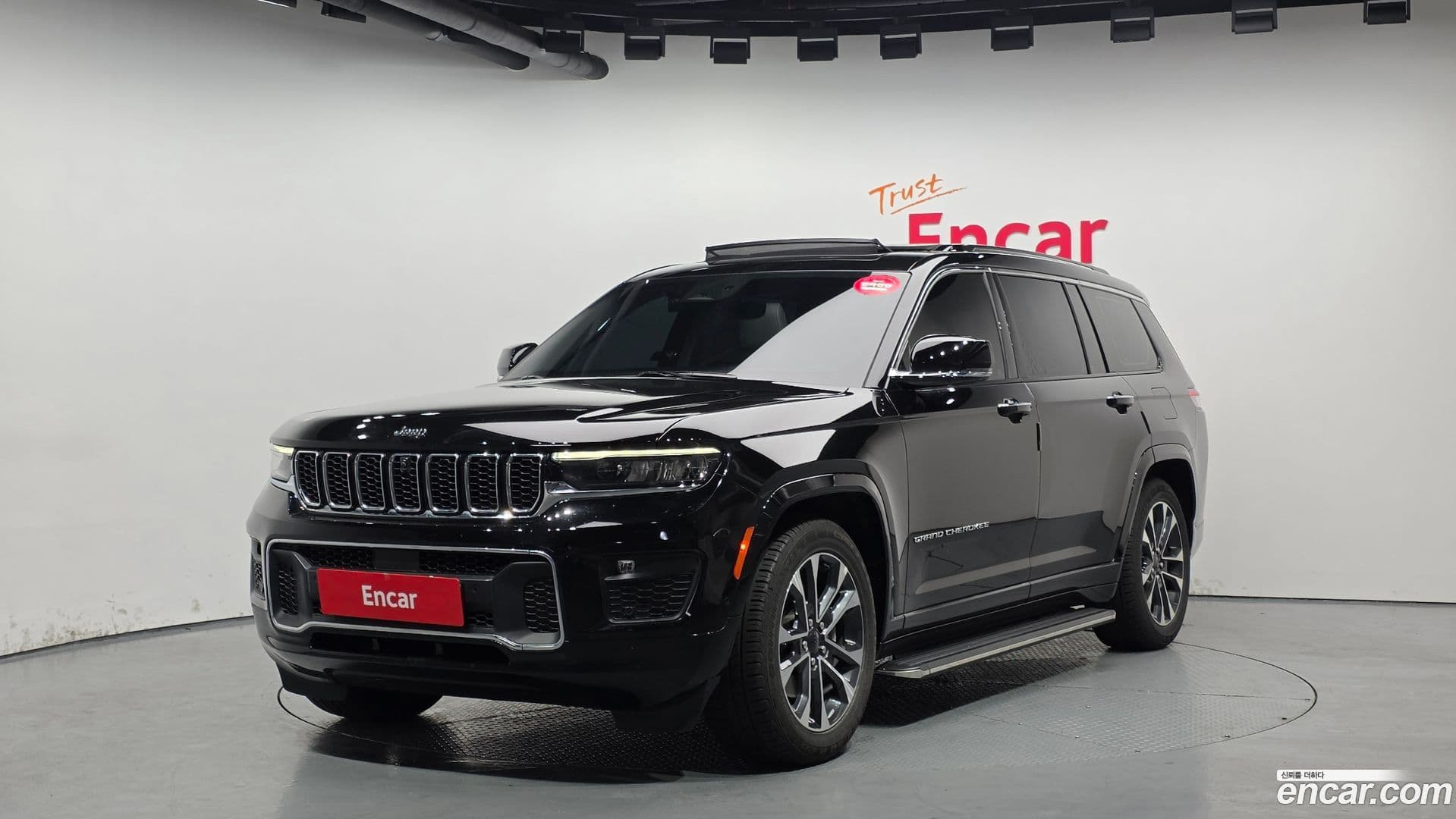 Main__Slider__Photo:Cherokee Jeep 2021.11-0