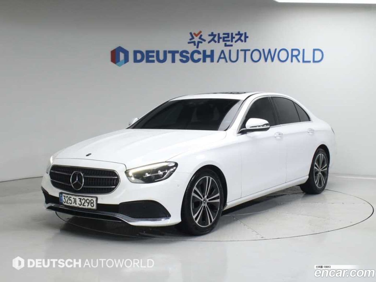 Main__Slider__Photo:E-Class Mercedes-Benz 2021.1-0