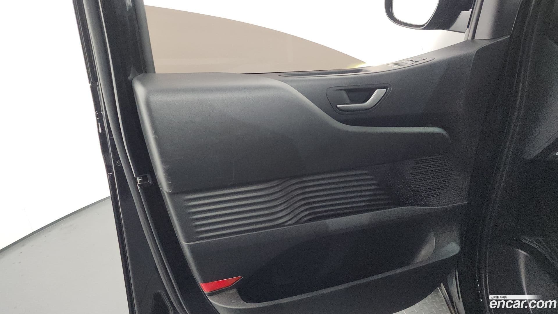 Main__Slider__Photo:Staria Hyundai 2025.1-23