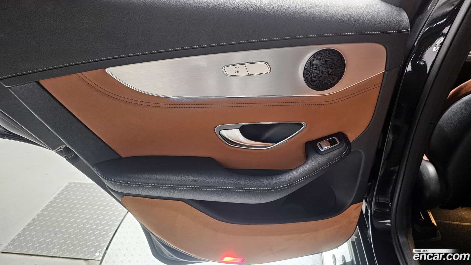 GLC-Class Mercedes-Benz 2017.4-INNER-035