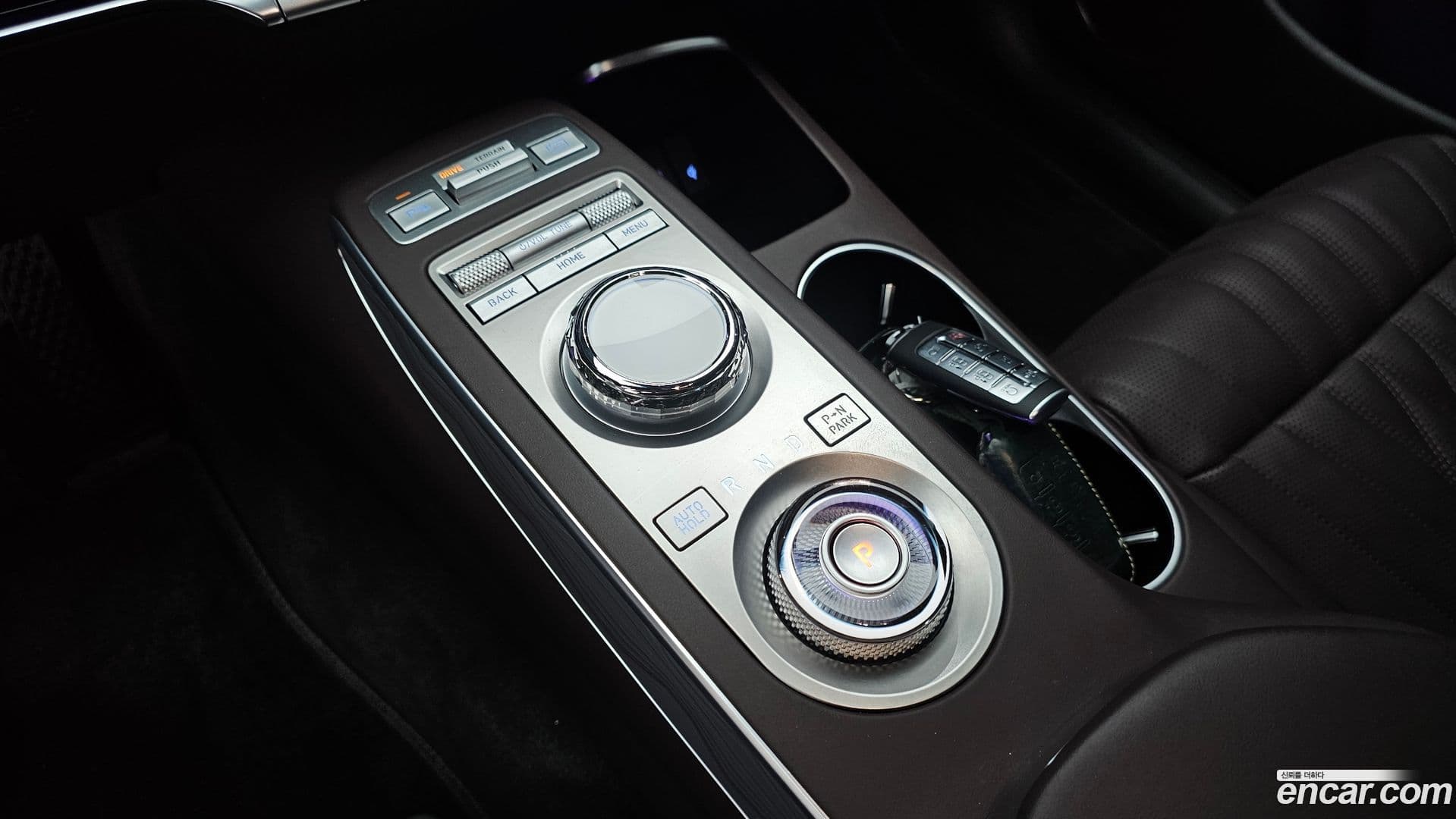 Main__Slider__Photo:GV70 Genesis 2024.0-8