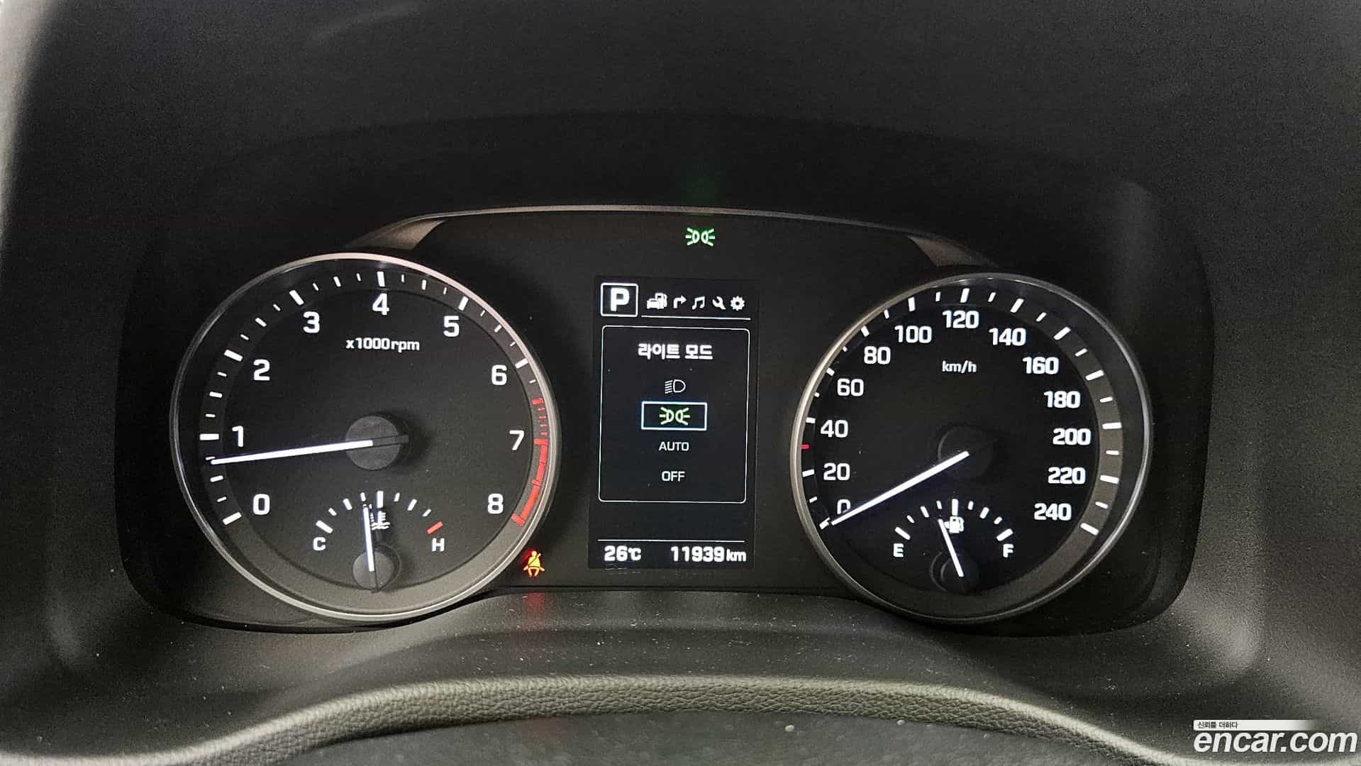 AVANTE Hyundai 2018.1-INNER-008