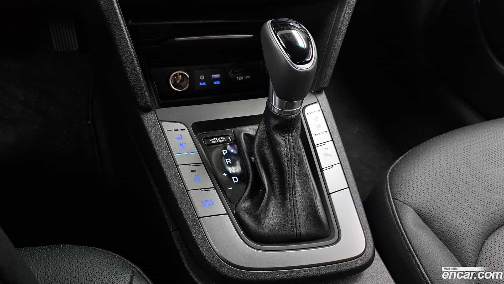 AVANTE Hyundai 2018.1-INNER-009