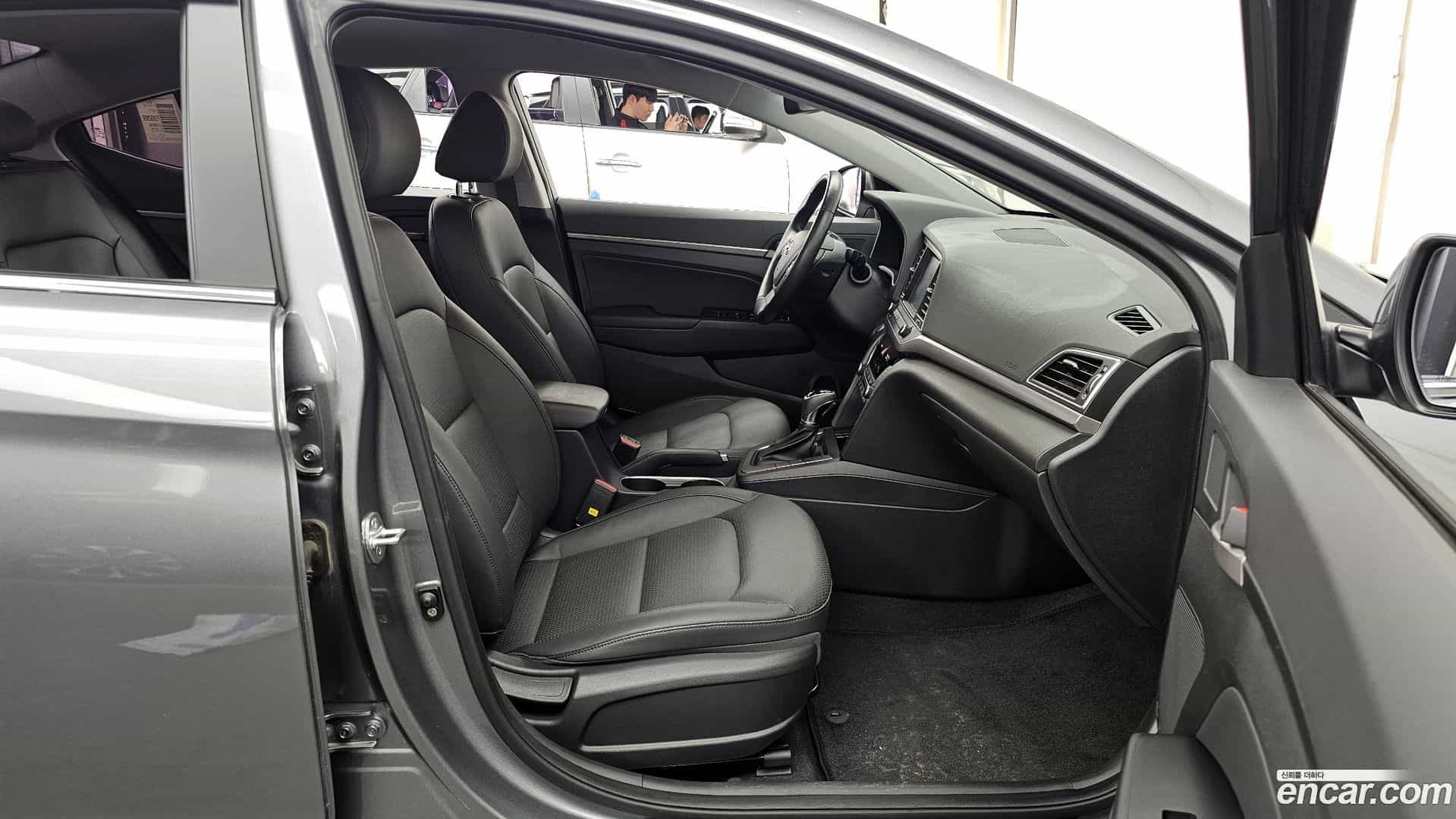 AVANTE Hyundai 2018.1-OPTION-015