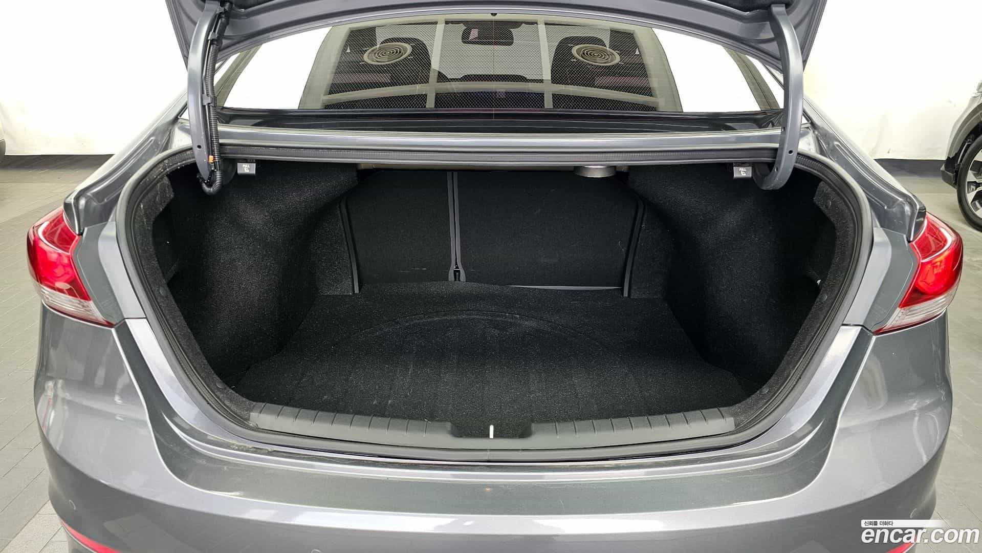 AVANTE Hyundai 2018.1-OPTION-024