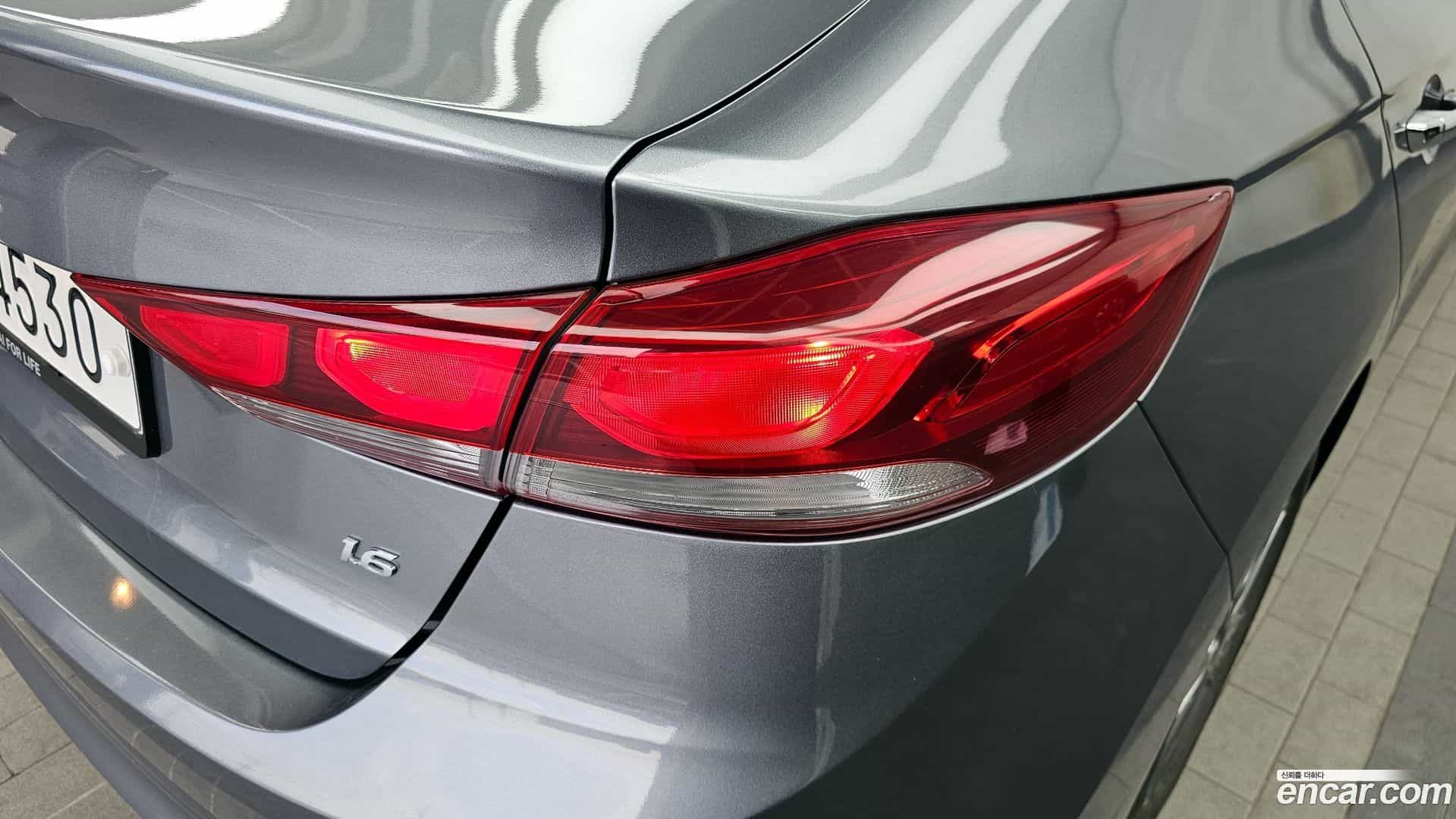AVANTE Hyundai 2018.1-OUTER-033