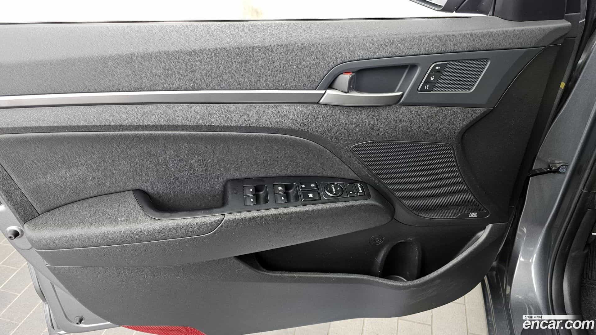AVANTE Hyundai 2018.1-INNER-034