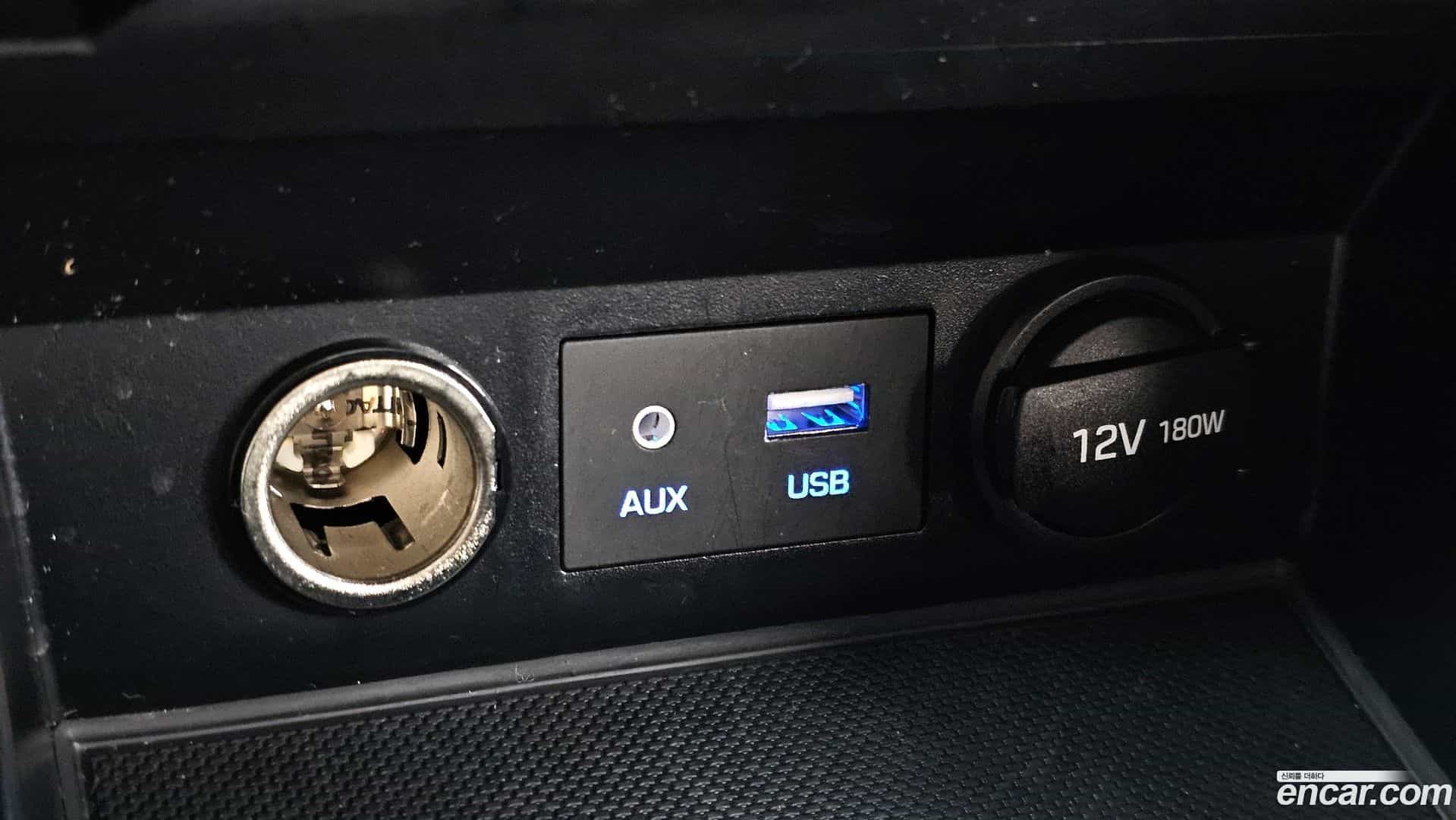 AVANTE Hyundai 2018.1-INNER-036