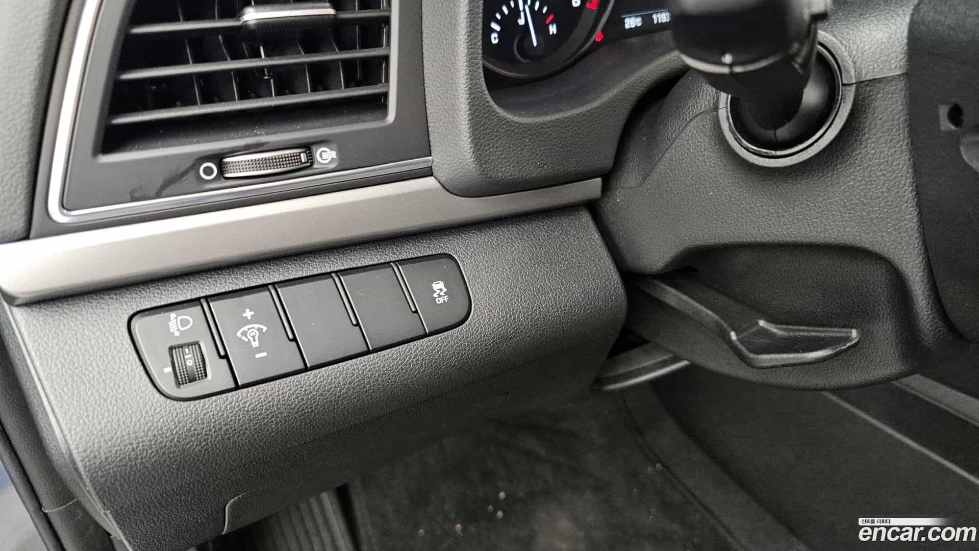 AVANTE Hyundai 2018.1-OPTION-040