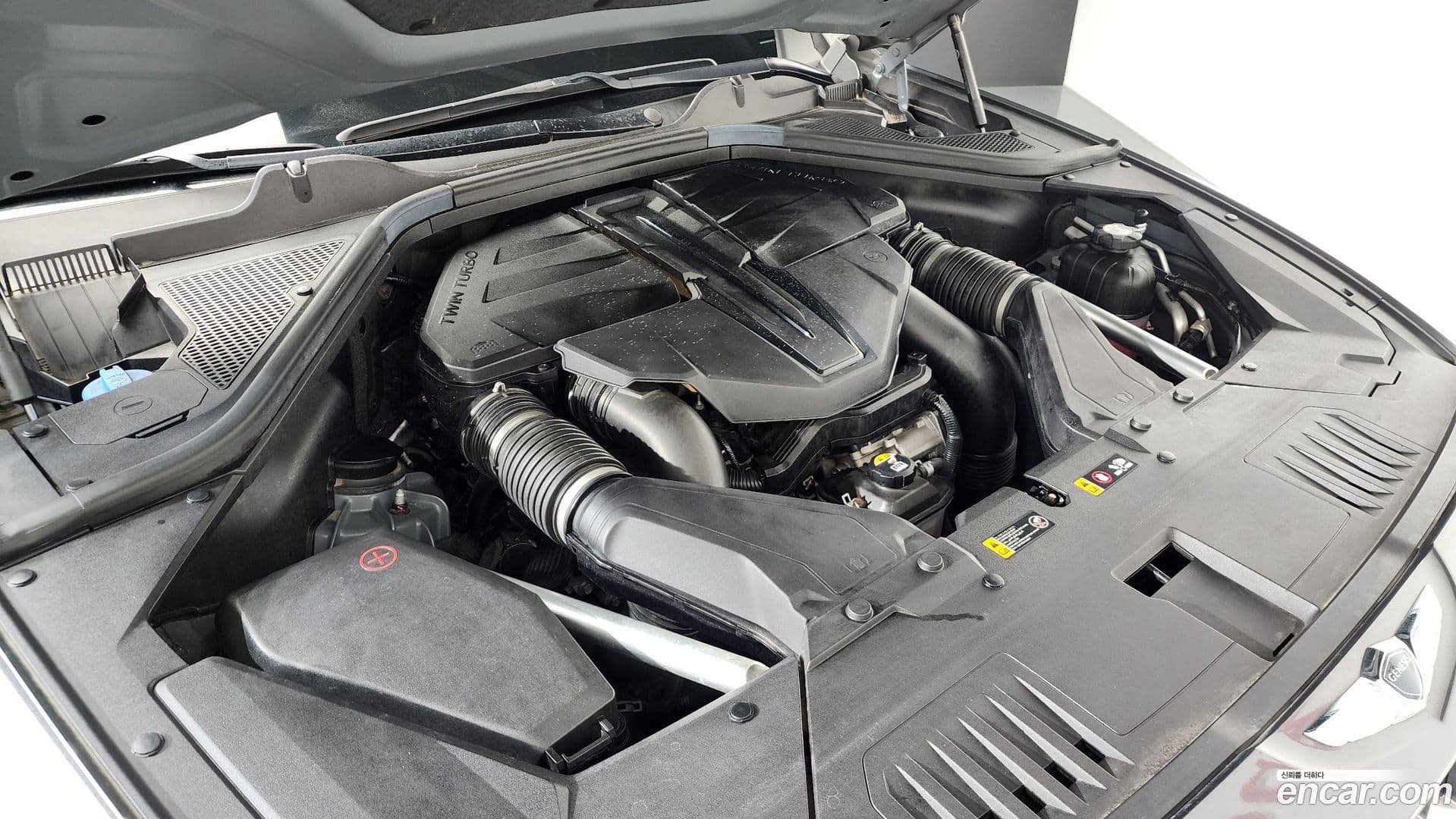 Main__Slider__Photo:GV80 Genesis 2022.3-5
