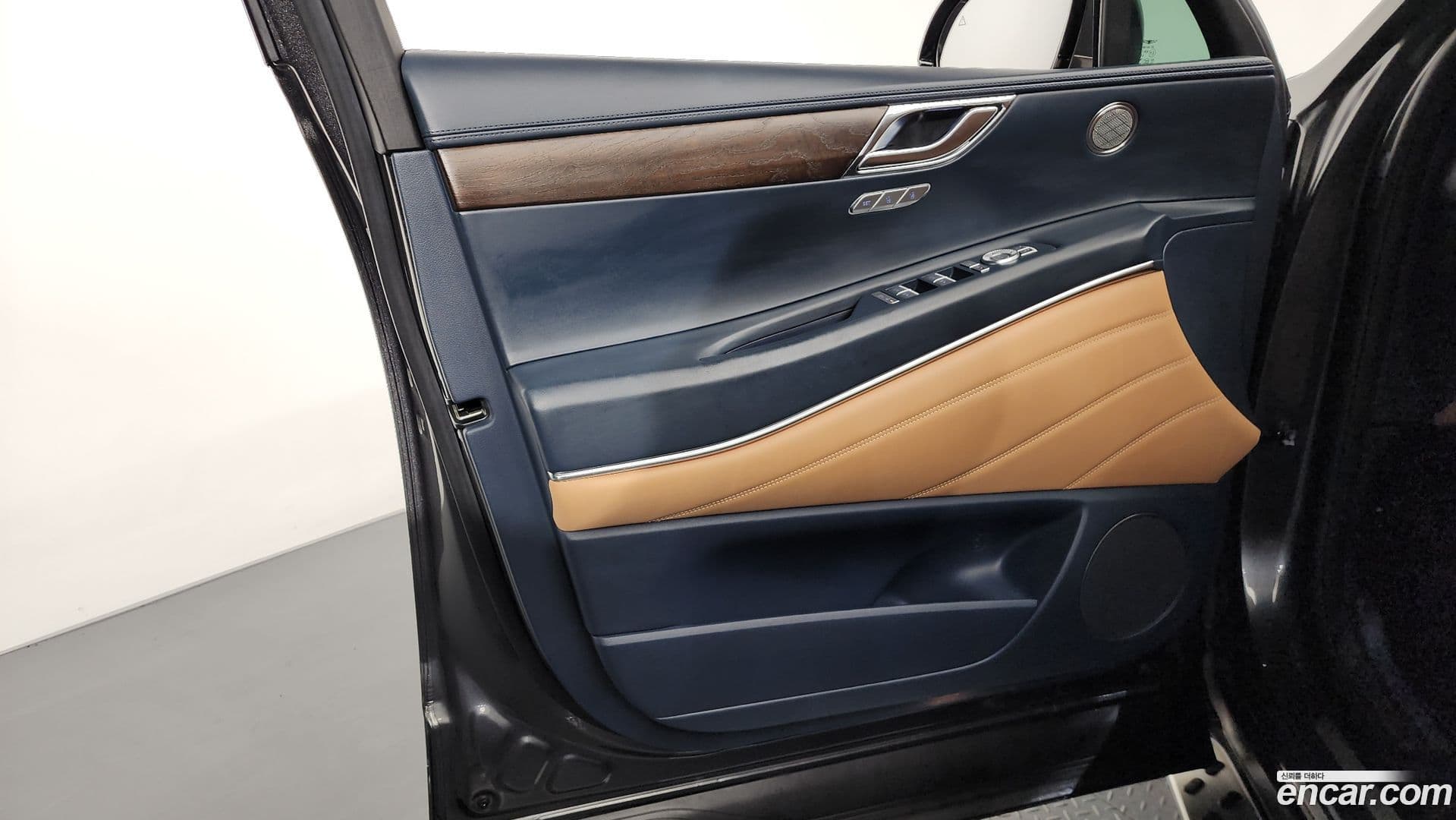 Main__Slider__Photo:GV80 Genesis 2022.3-23