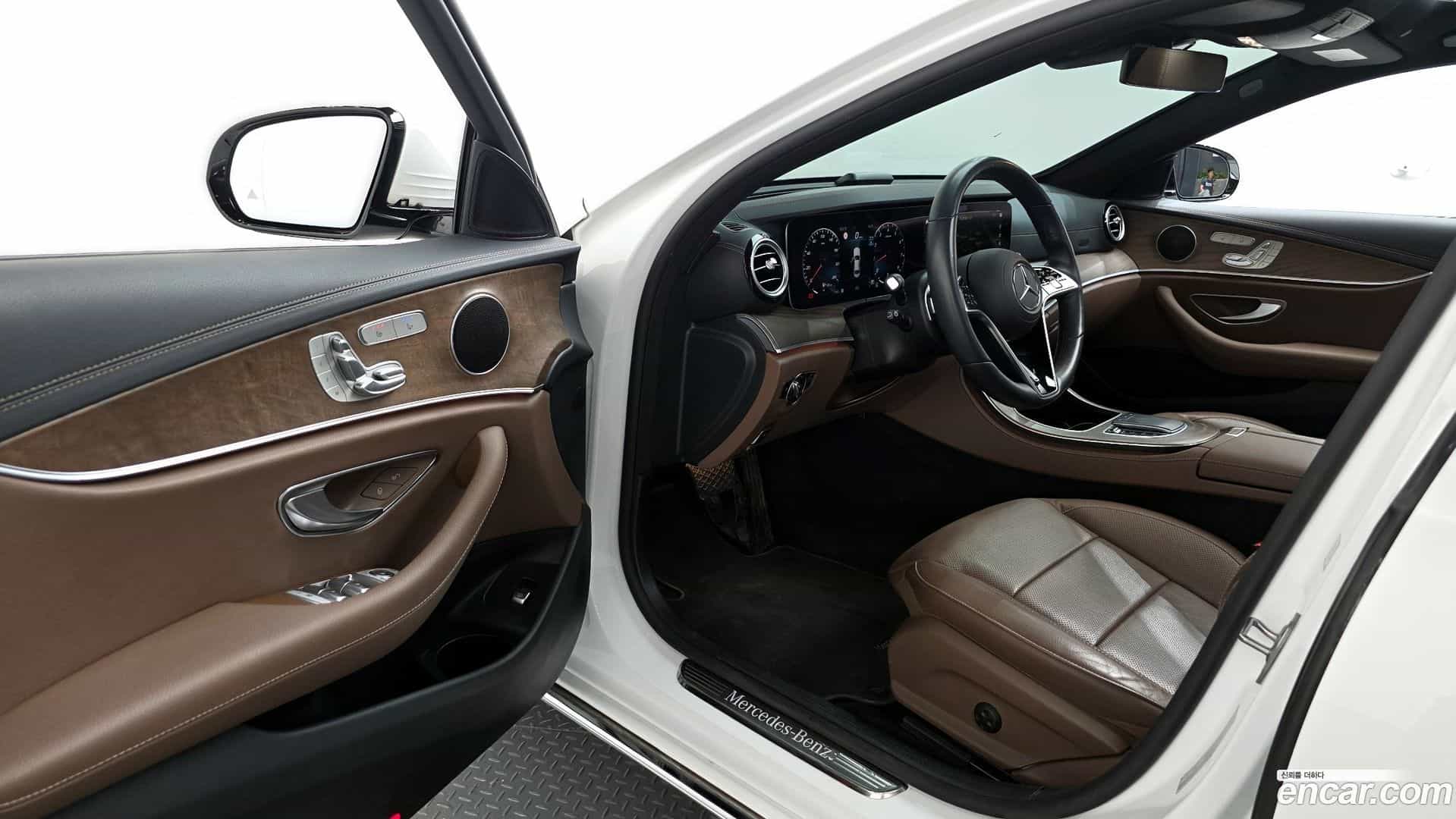 E-Class Mercedes-Benz 2022.4-INNER-010