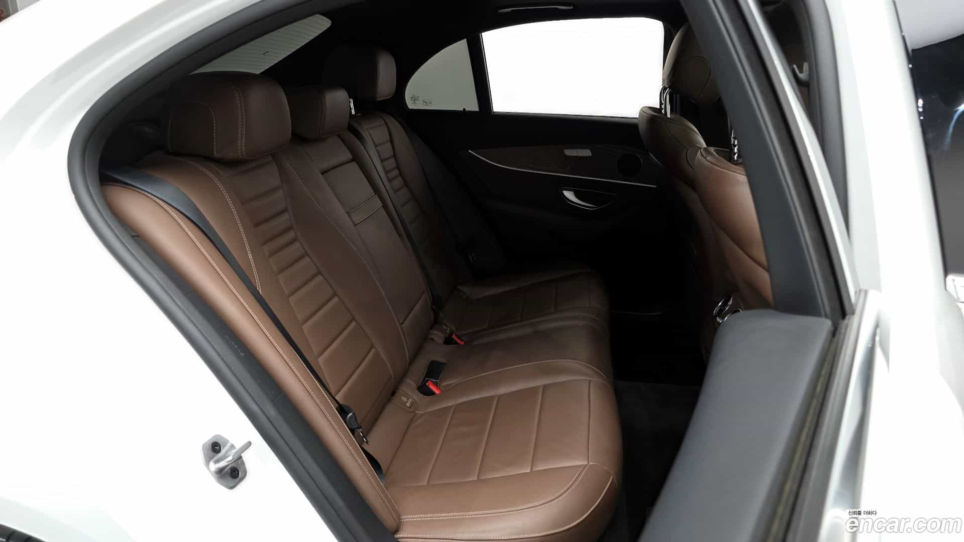 E-Class Mercedes-Benz 2022.4-OPTION-015