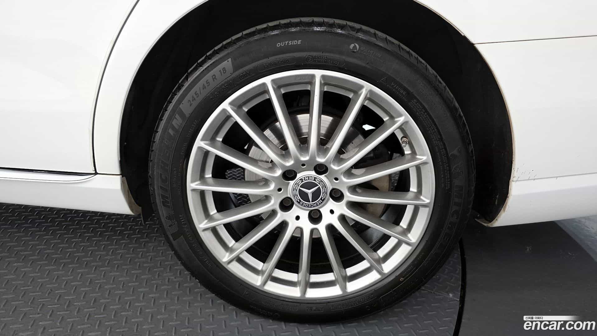 E-Class Mercedes-Benz 2022.4-OUTER-031