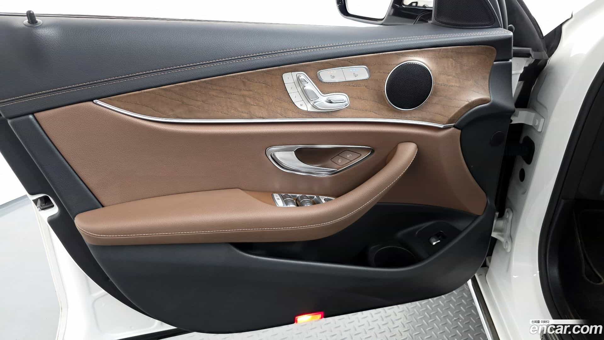 E-Class Mercedes-Benz 2022.4-INNER-034