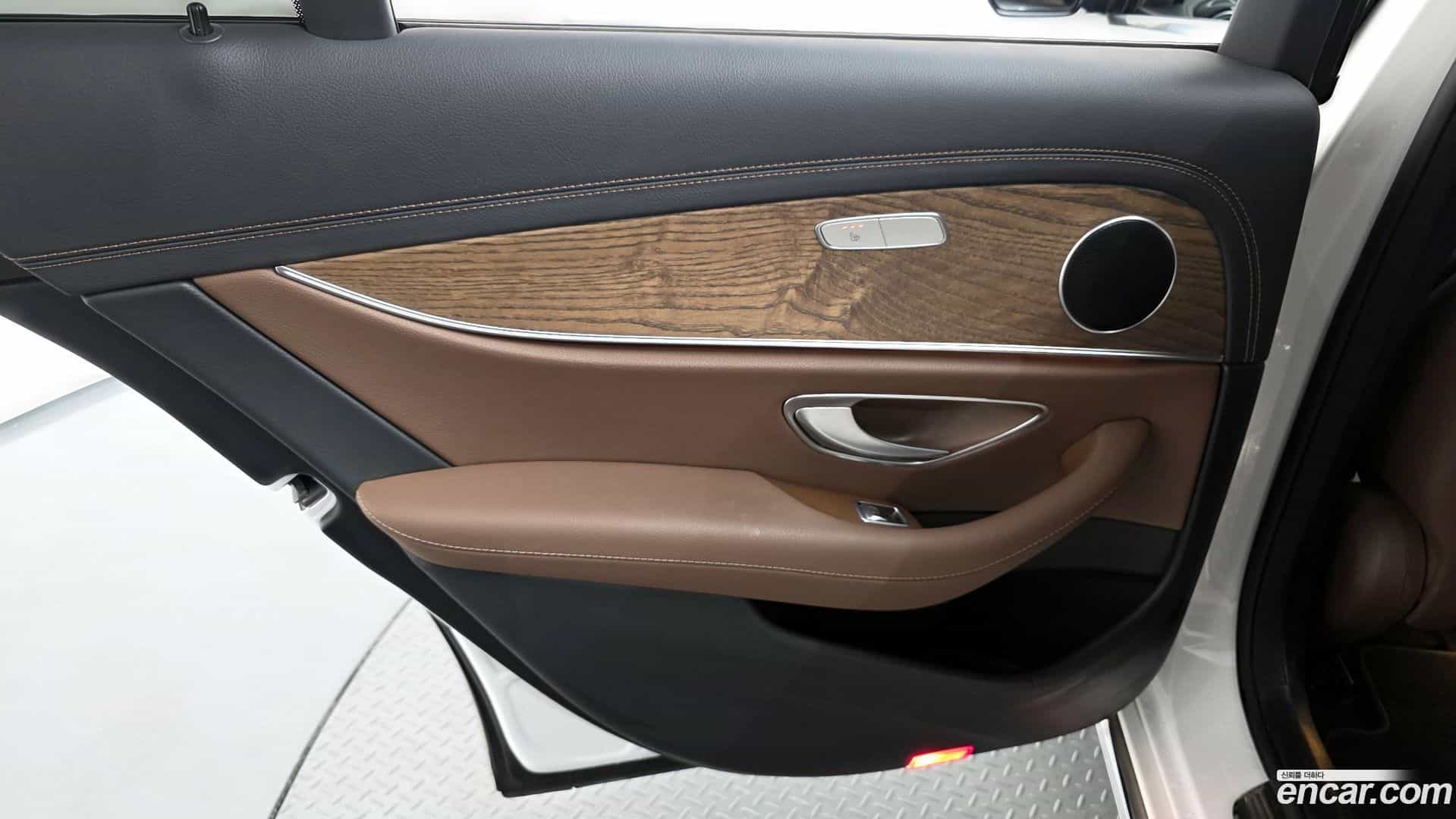 E-Class Mercedes-Benz 2022.4-INNER-035