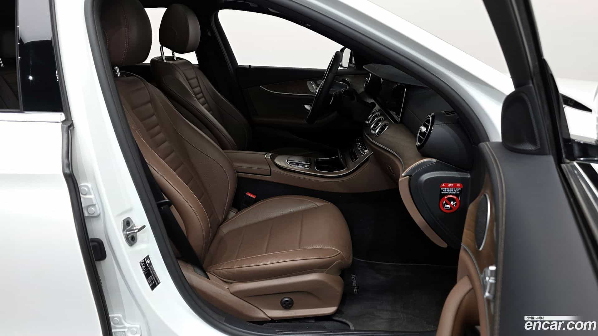 E-Class Mercedes-Benz 2022.4-INNER-036