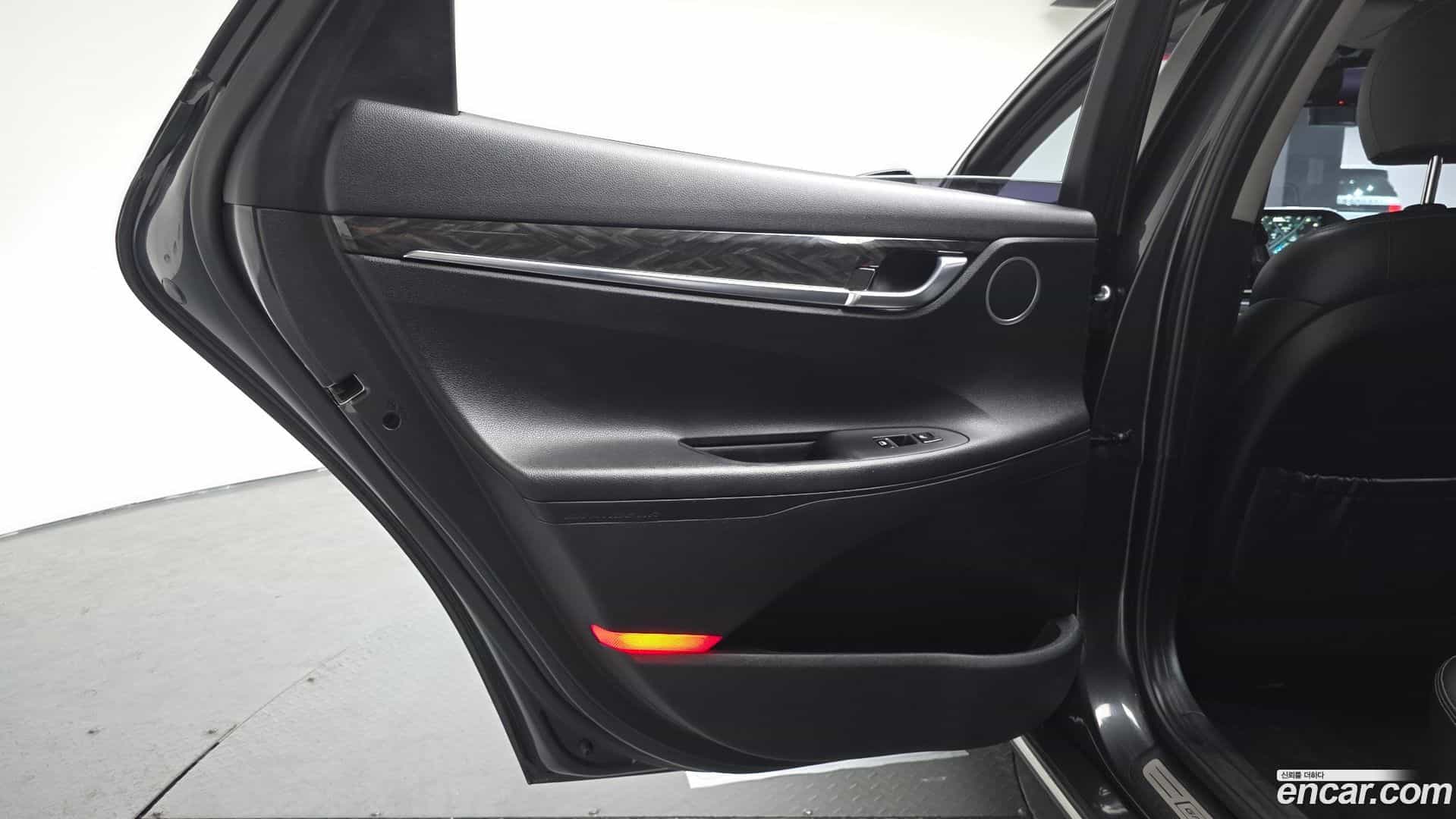 Grandeur Hyundai 2017.3-INNER-035