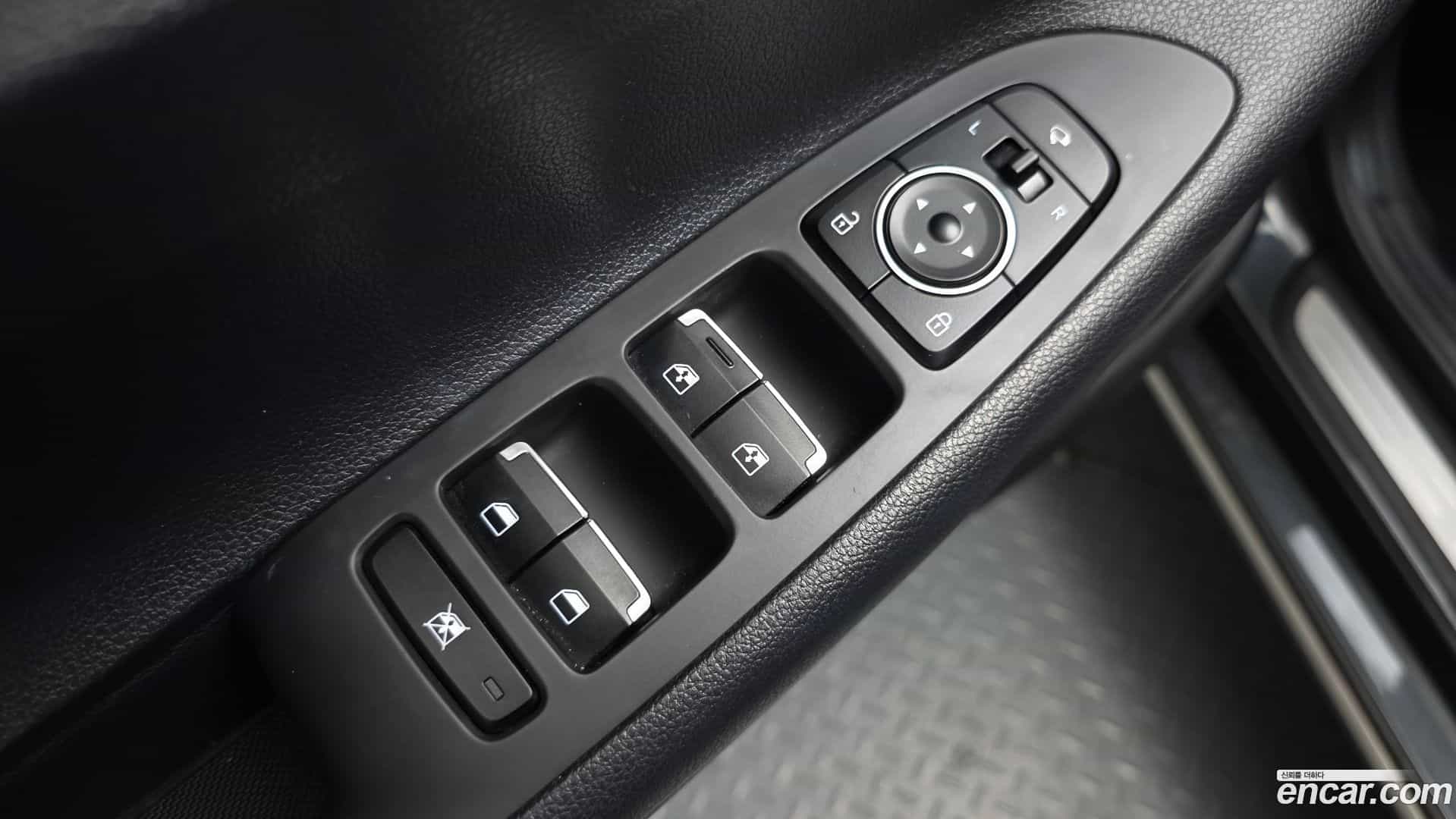Grandeur Hyundai 2017.3-OPTION-043