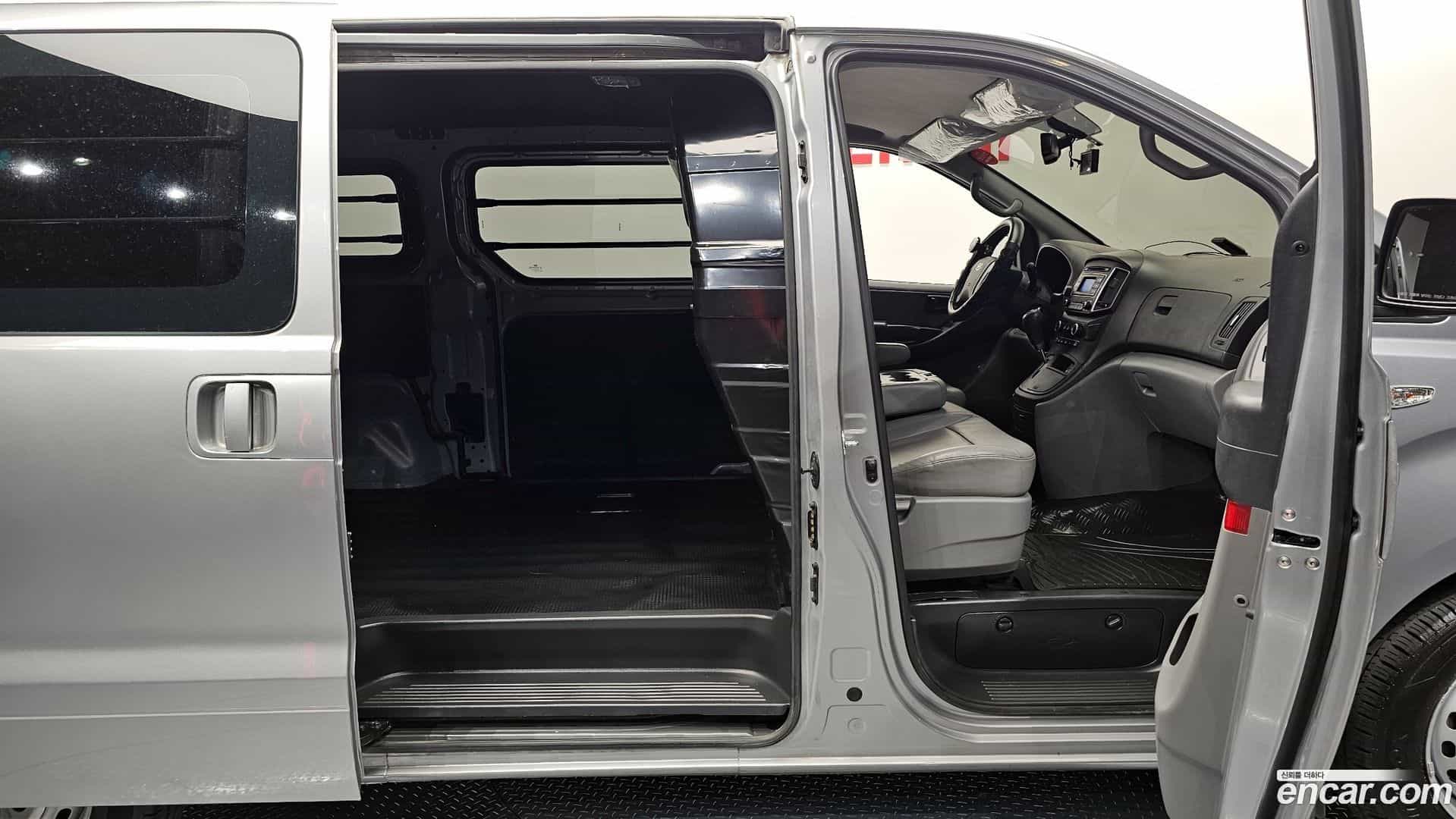 Starex Hyundai 2020.9-OPTION-015