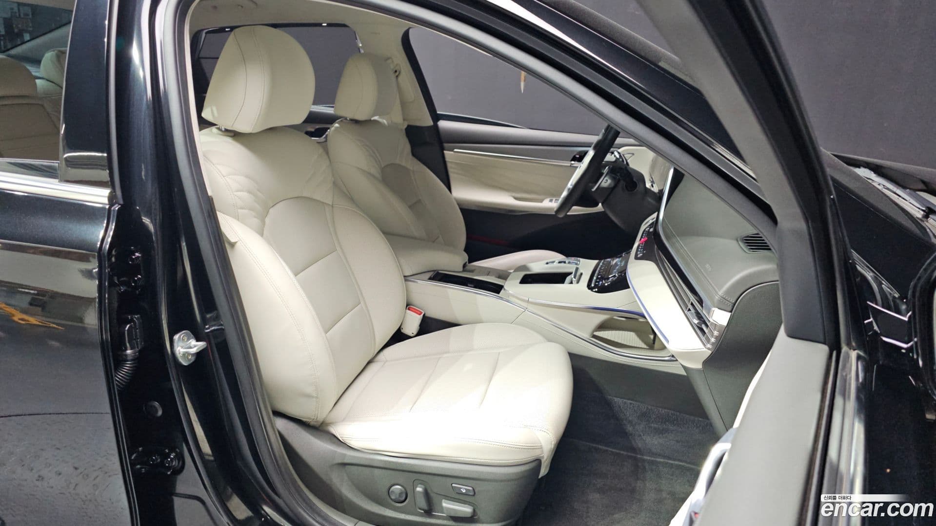 Main__Slider__Photo:Grandeur Hyundai 2022.6-10