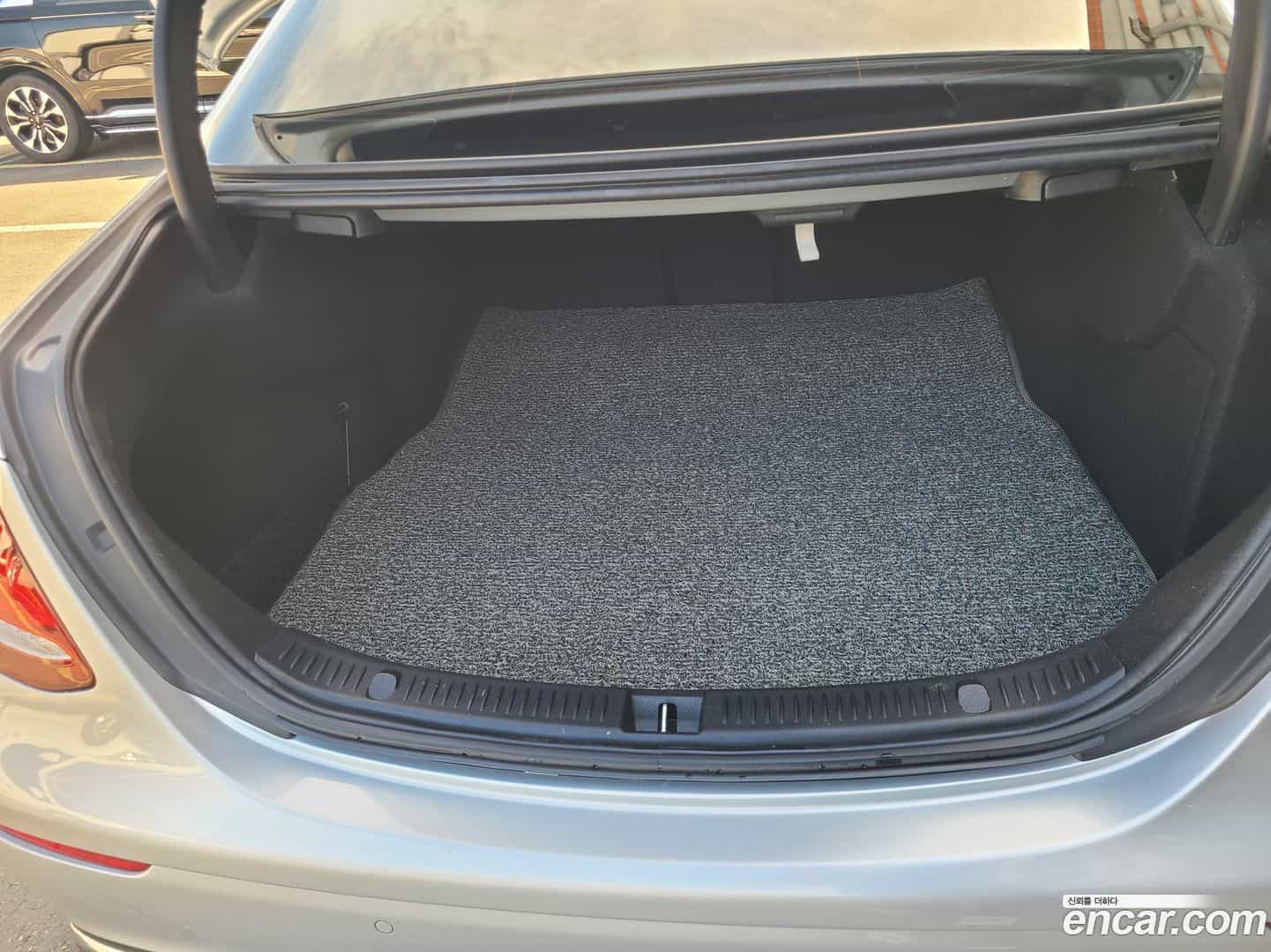E-Class Mercedes-Benz 2019.8-OPTION-023