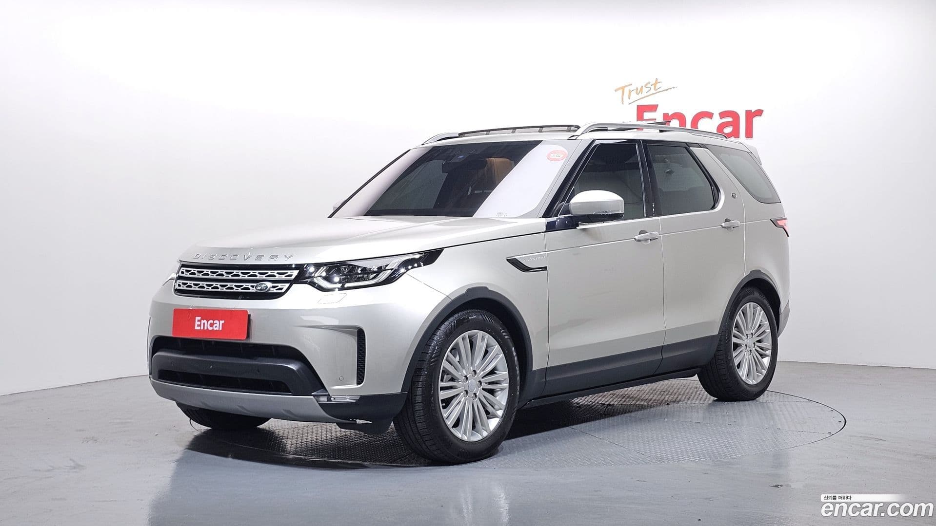 Main__Slider__Photo:Discovery Land Rover 2017.9-0