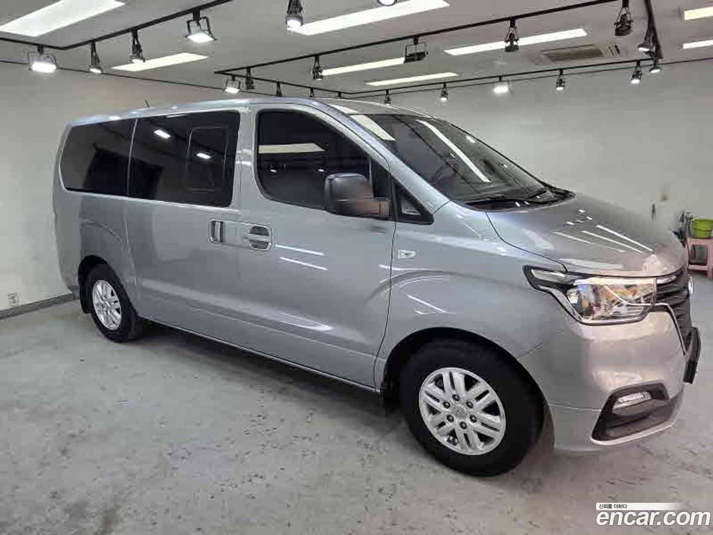 Starex Hyundai 2019.6-OUTER-002