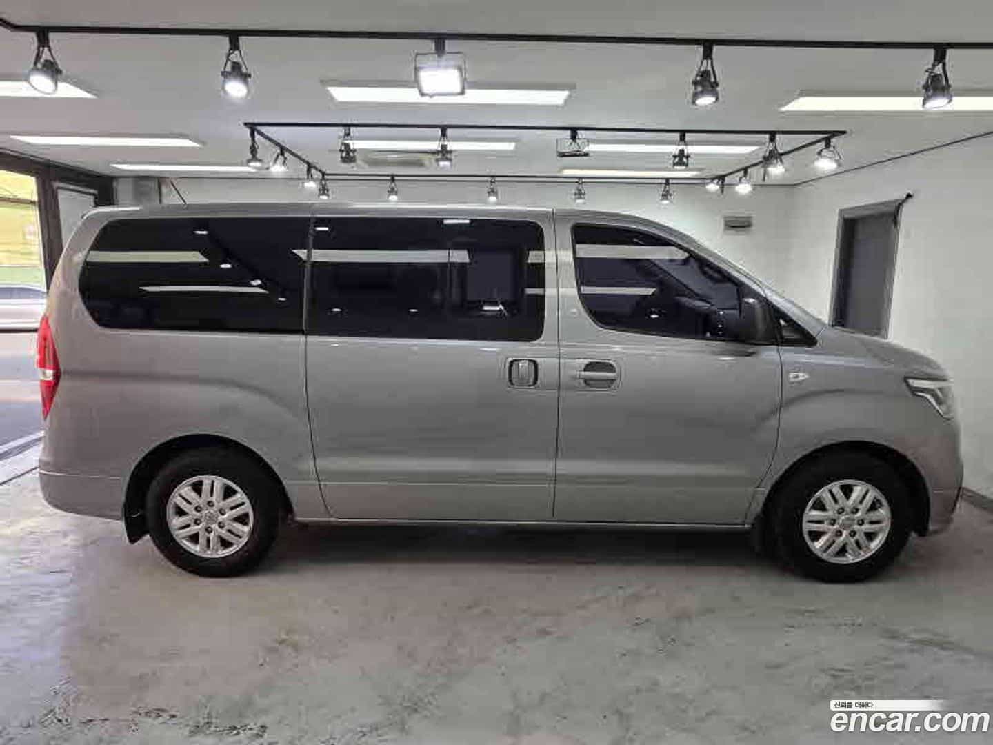 Starex Hyundai 2019.6-OUTER-004